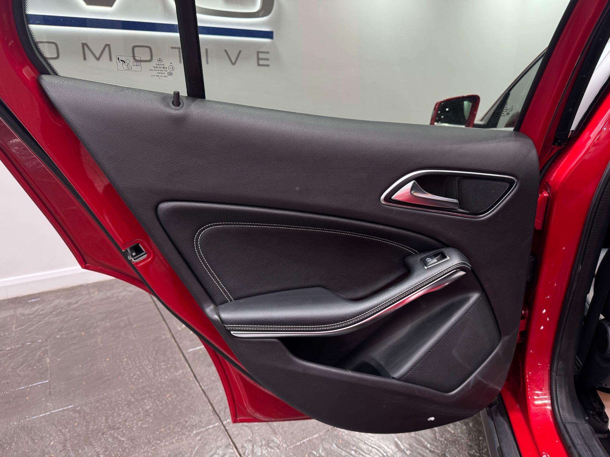 Mercedes-Benz GLA view 46