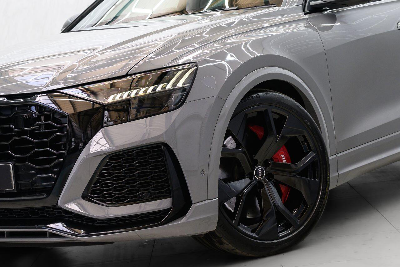 Audi RS Q8 view 6
