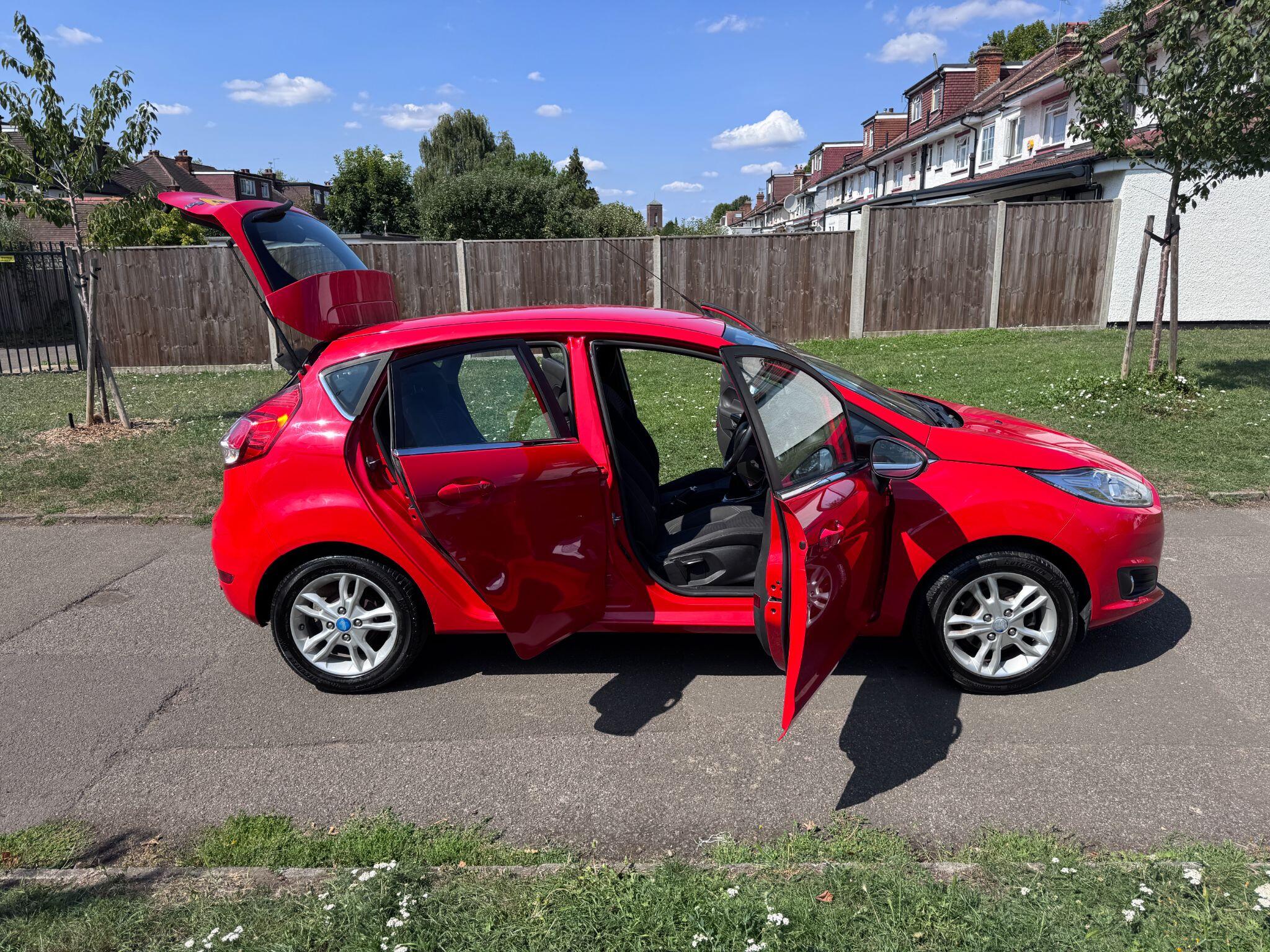 2015 Ford Fiesta image 34