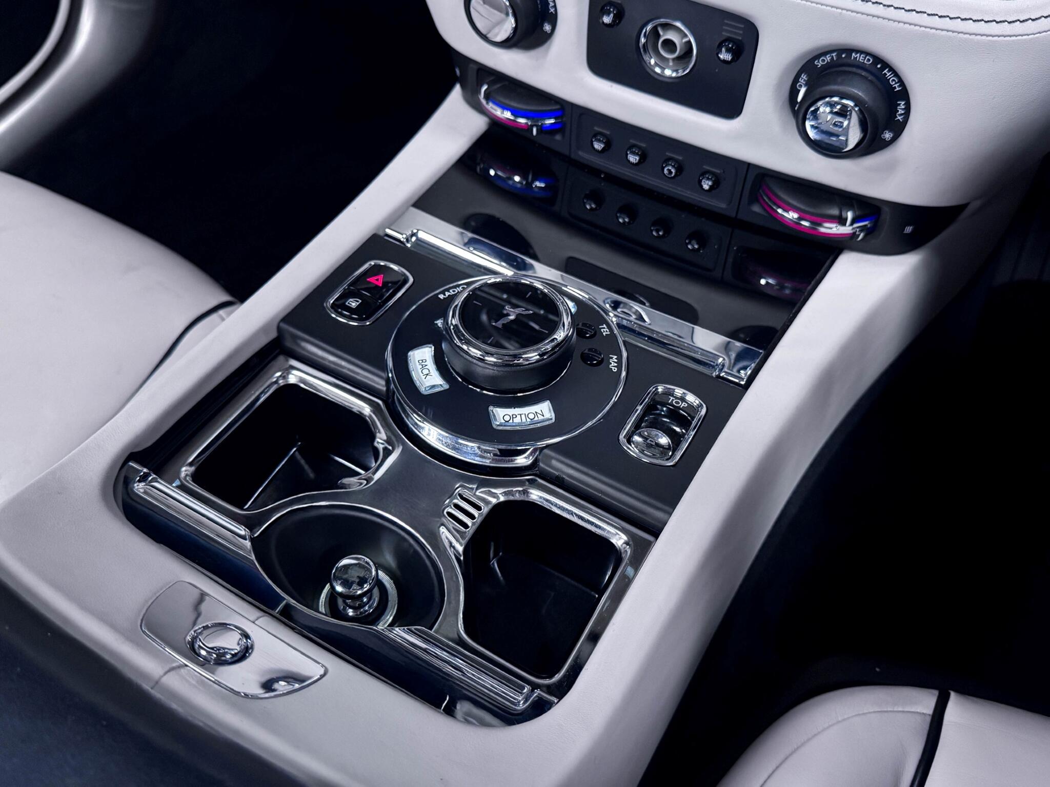 Rolls-Royce Dawn view 38