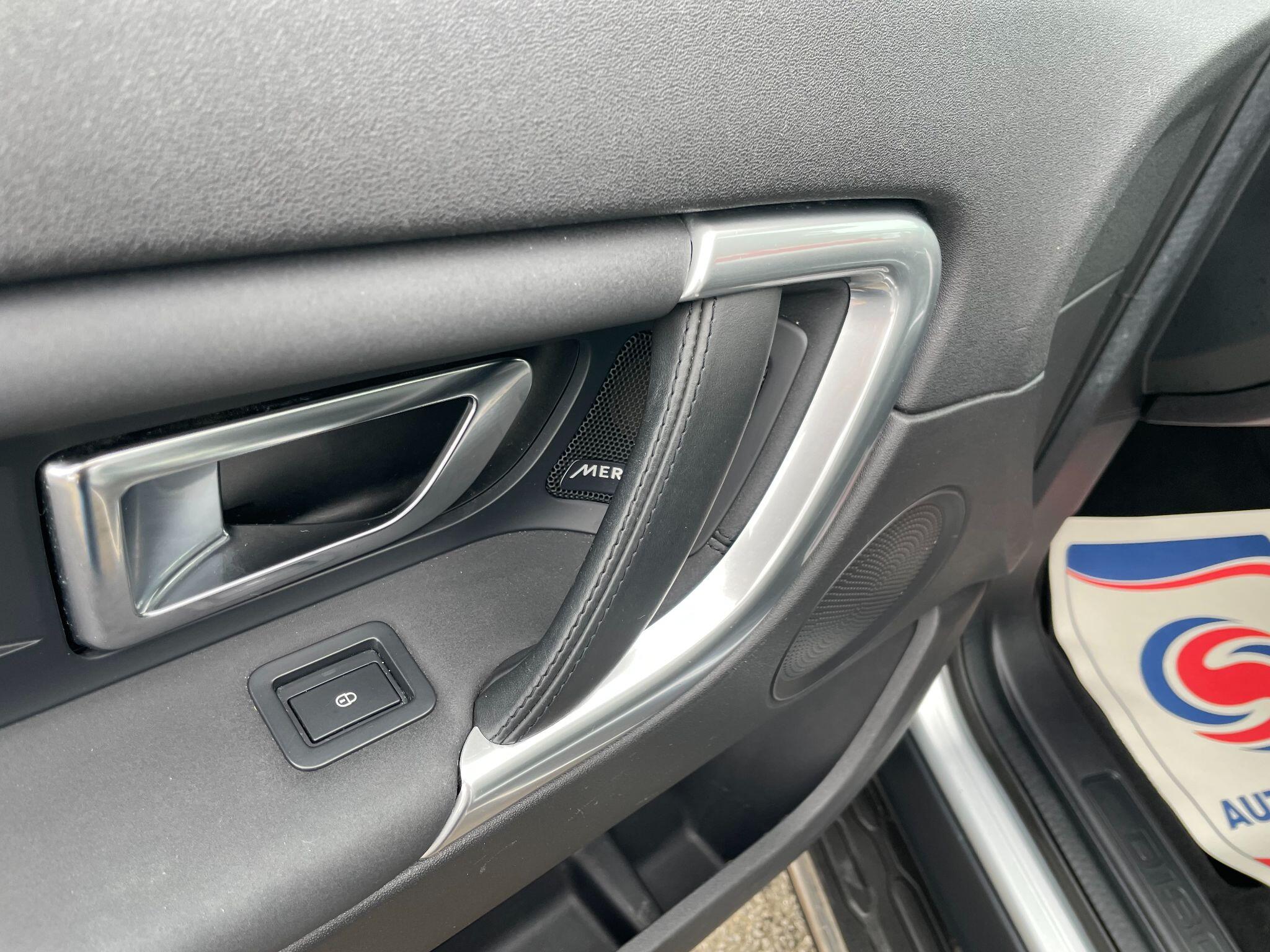 Land Rover Discovery Sport view 37