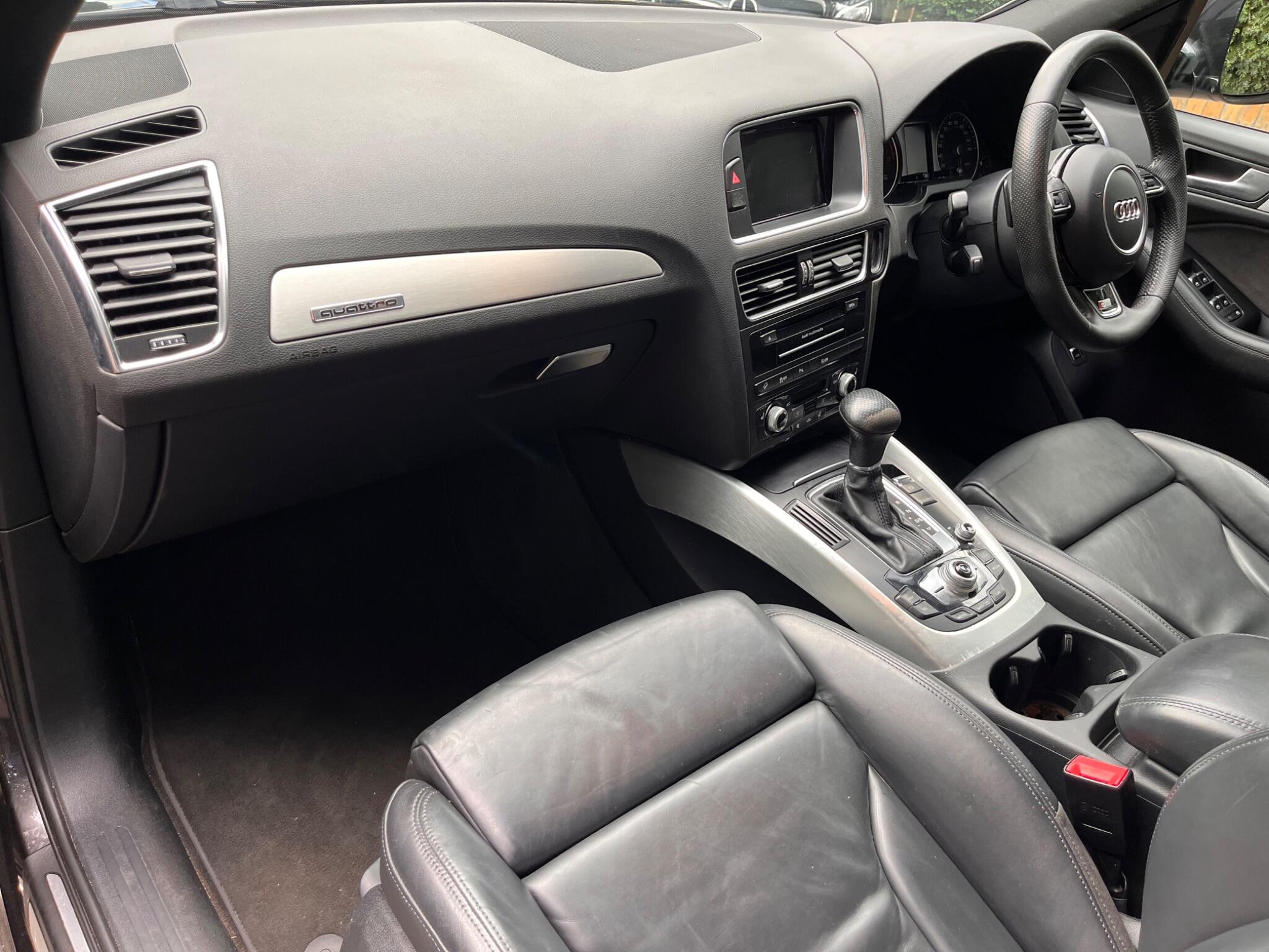 Audi Q5 view 30