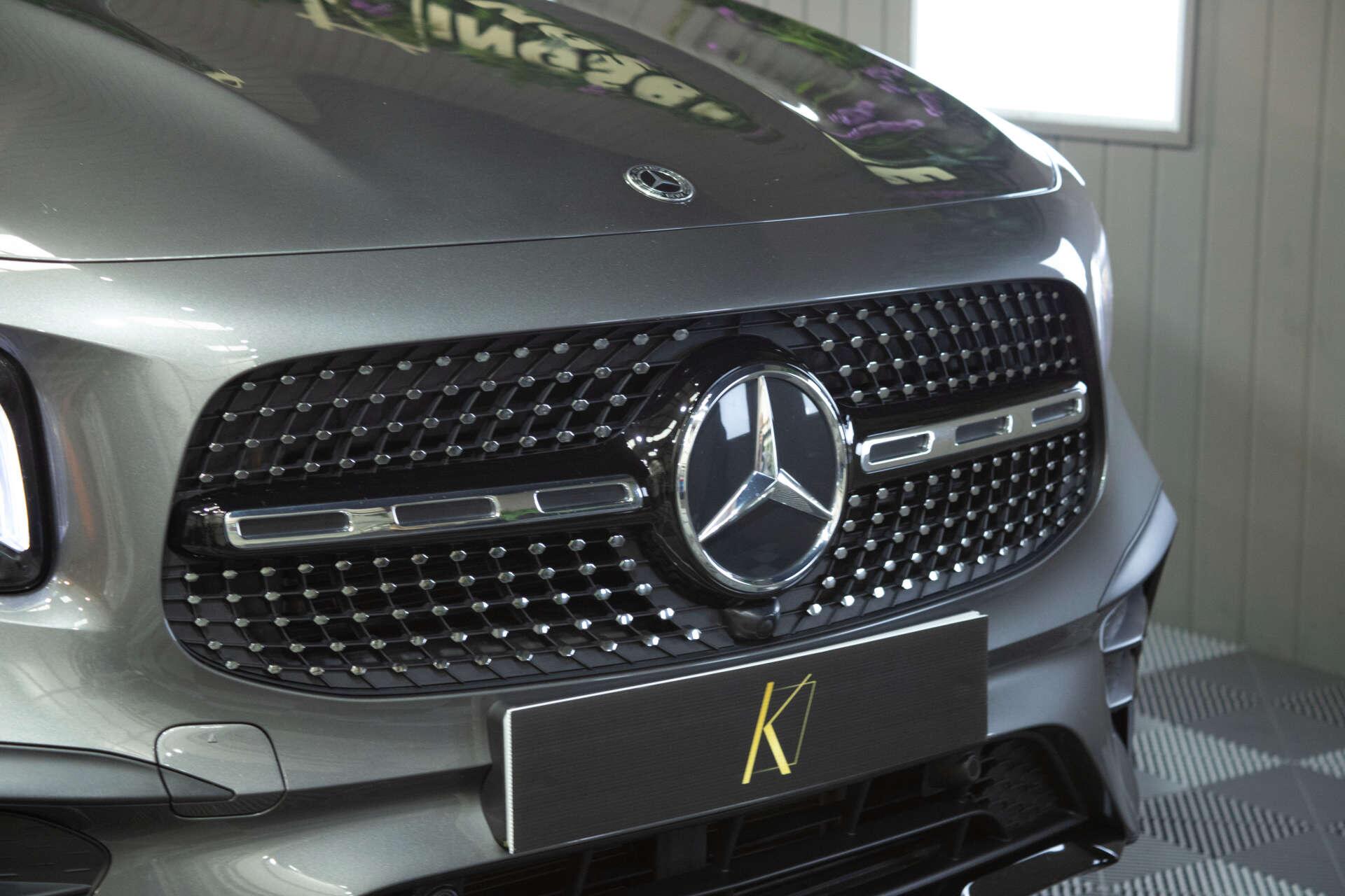 Mercedes-Benz GLB view 11