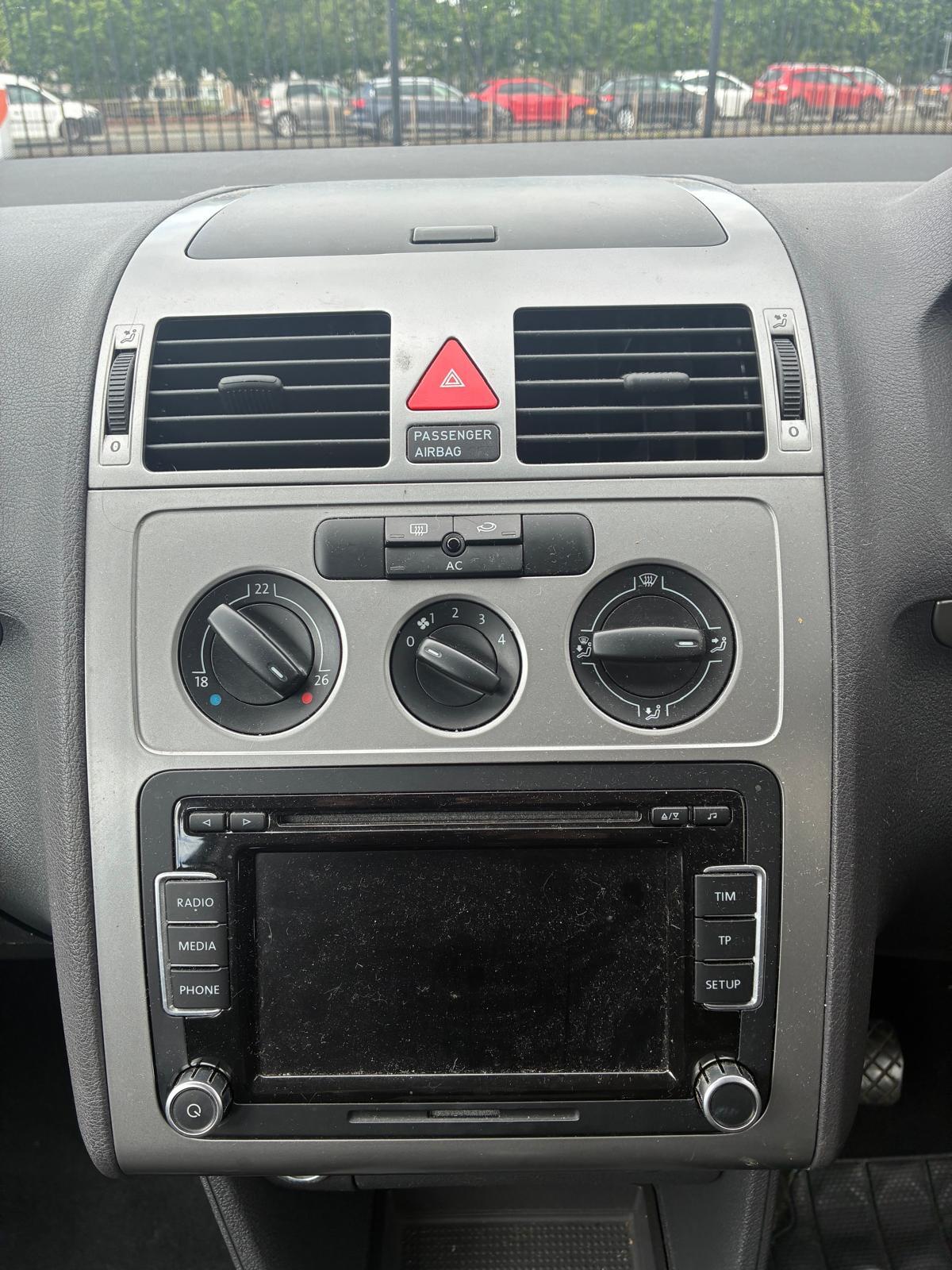Volkswagen Touran view 18