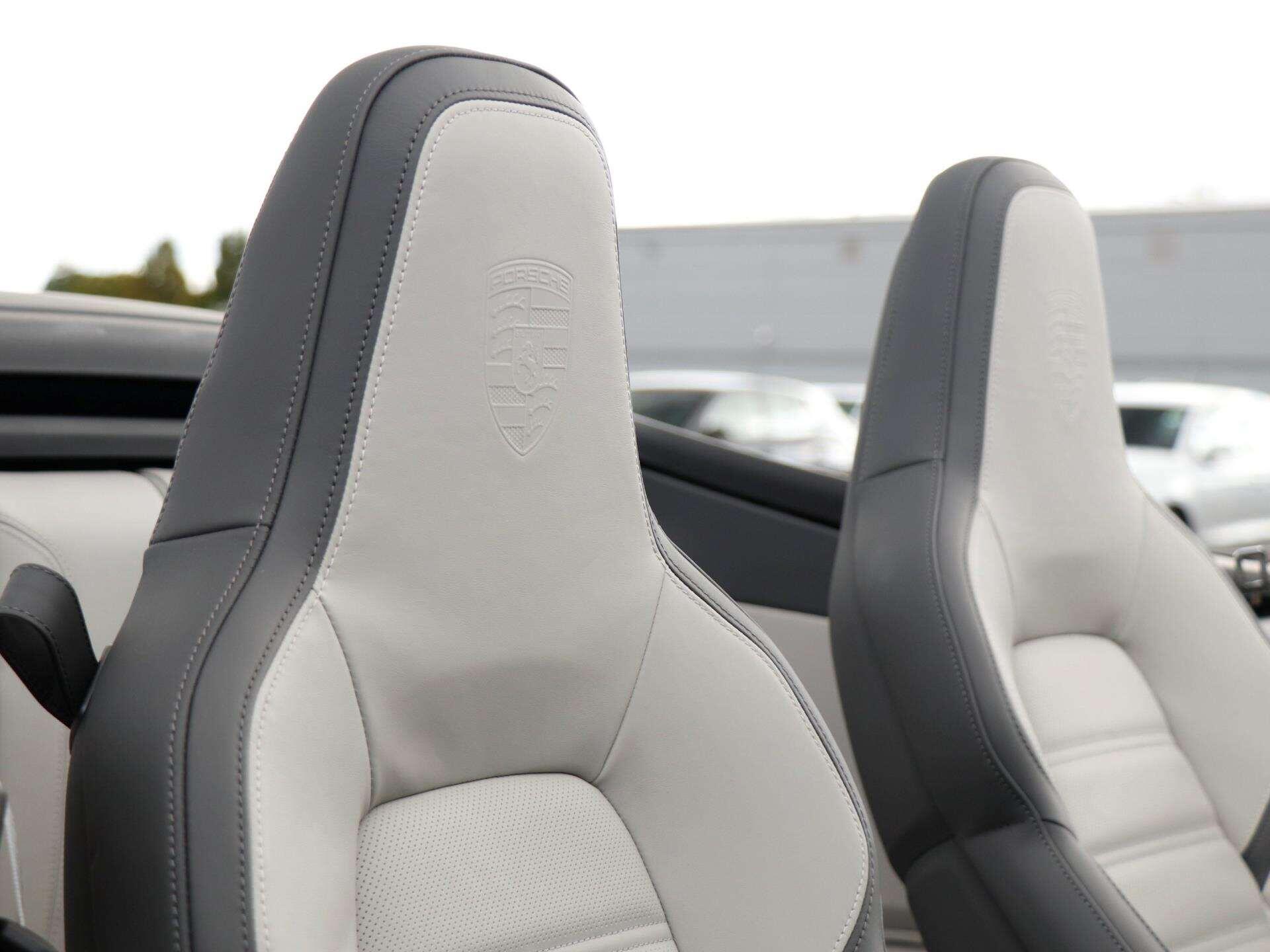 Porsche 911 view 27