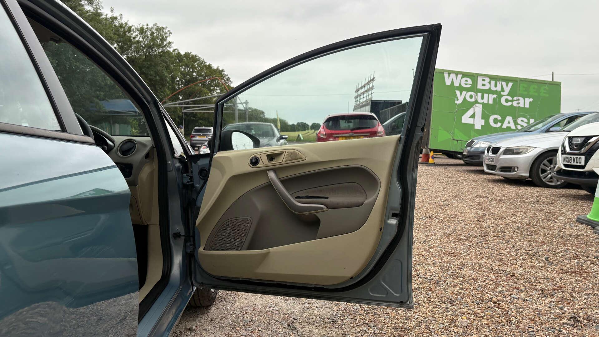 Ford Fiesta view 29