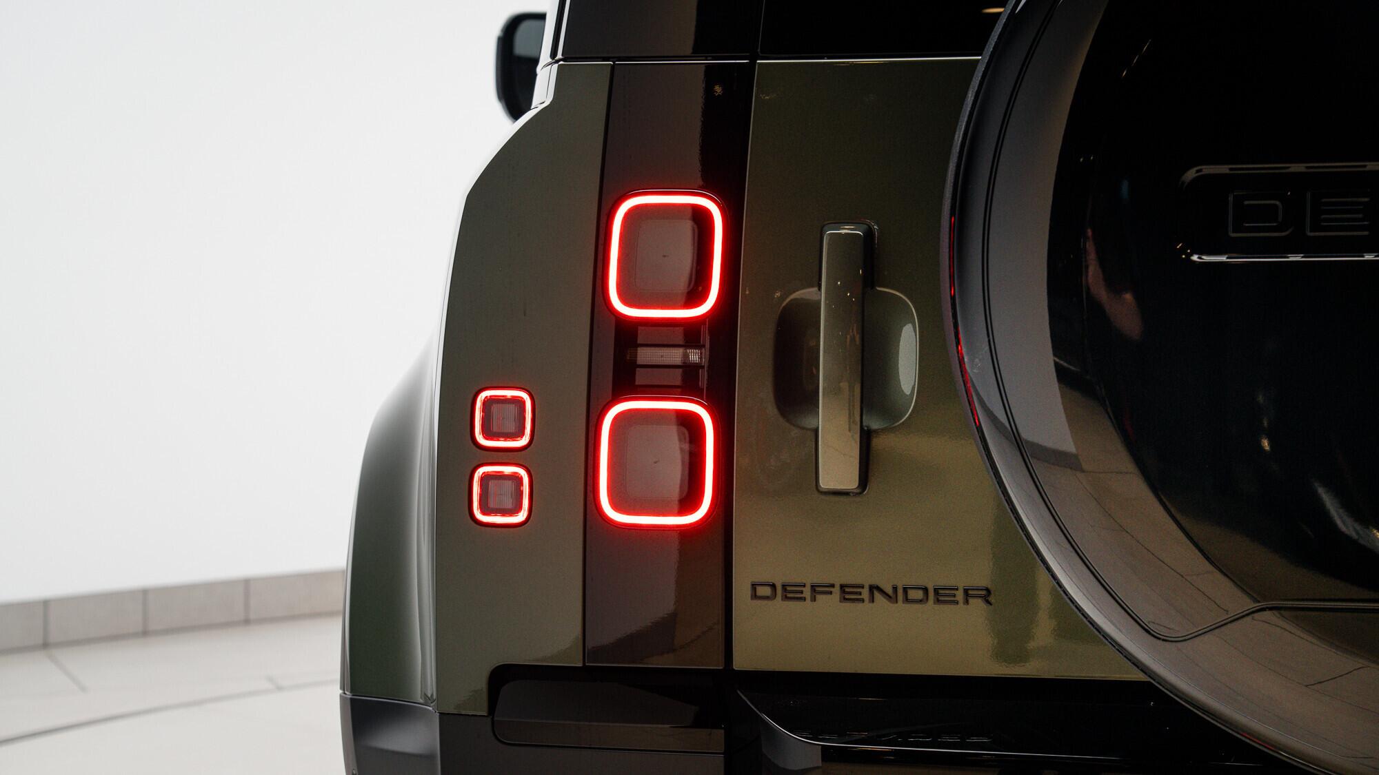 Land Rover Defender view 39