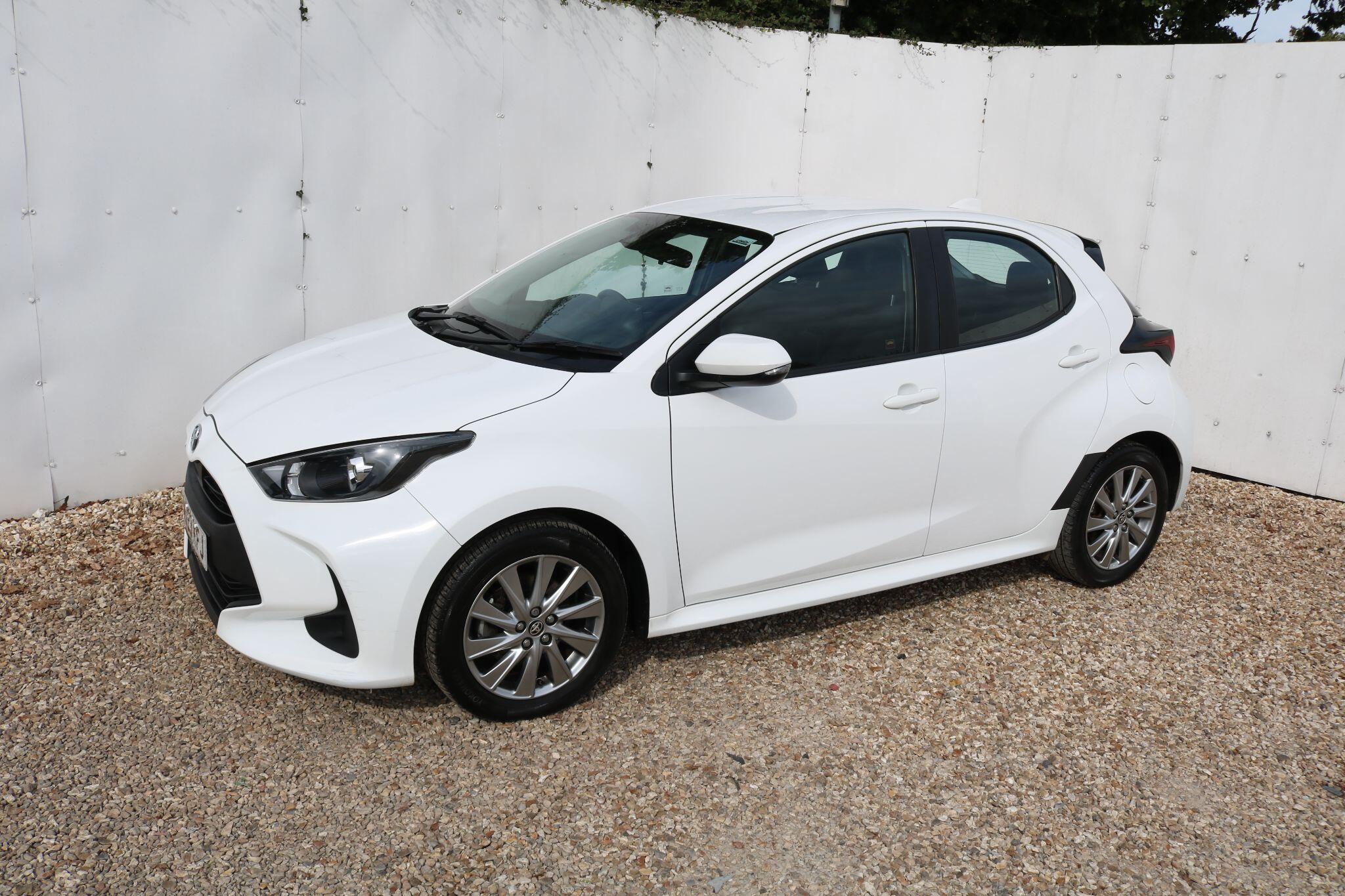 Toyota Yaris view 3