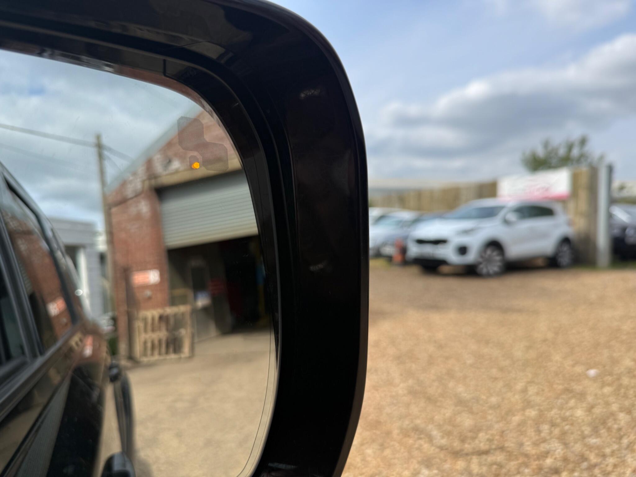 Land Rover Defender 130 view 56