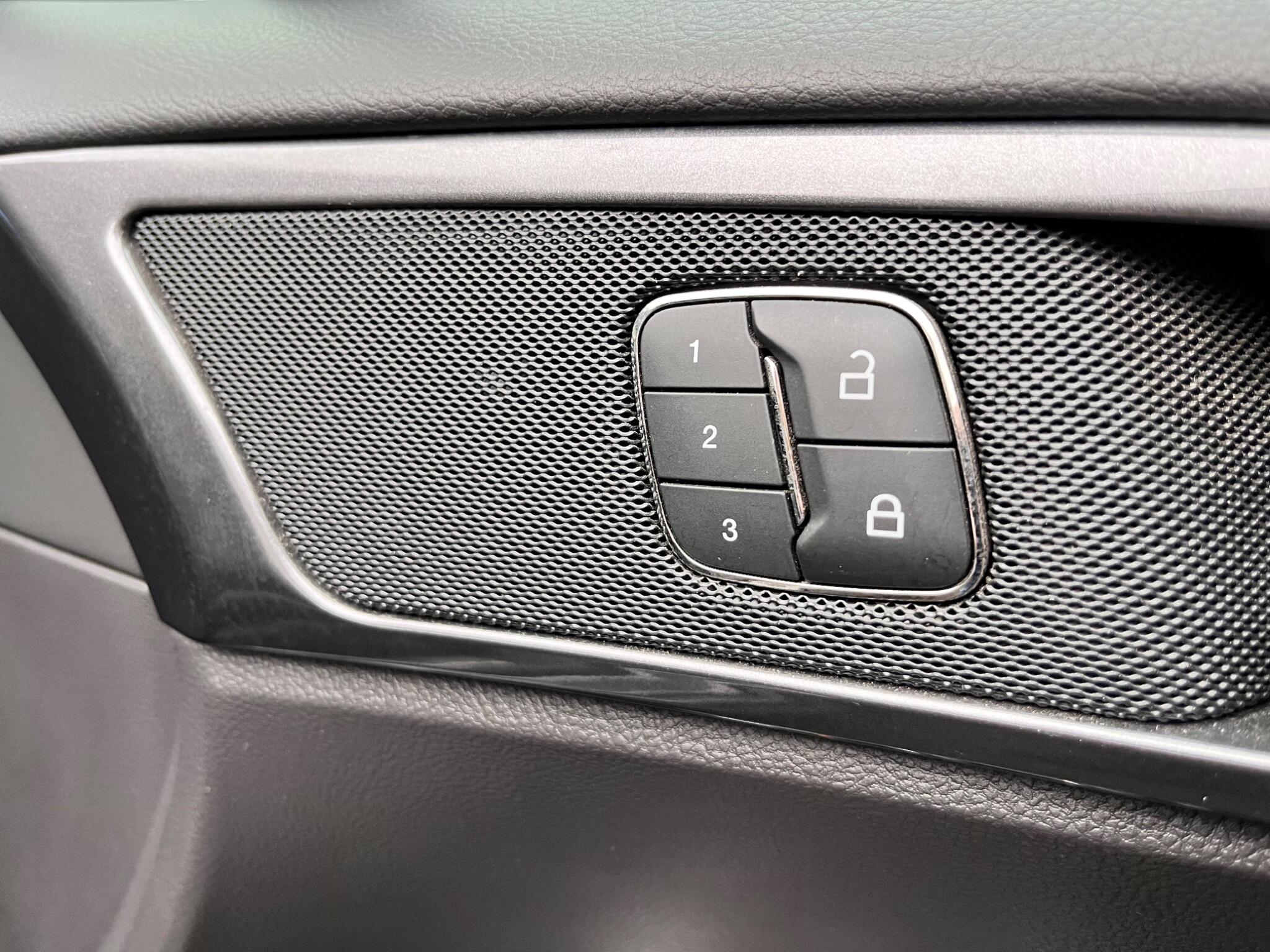 Ford Mondeo view 35