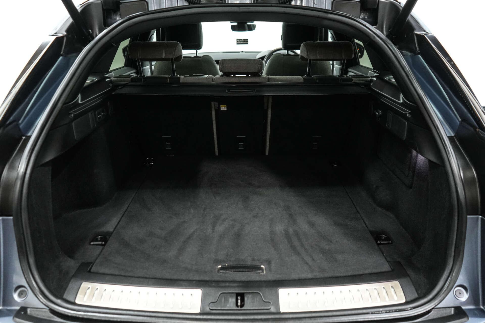Land Rover Range Rover Velar view 11