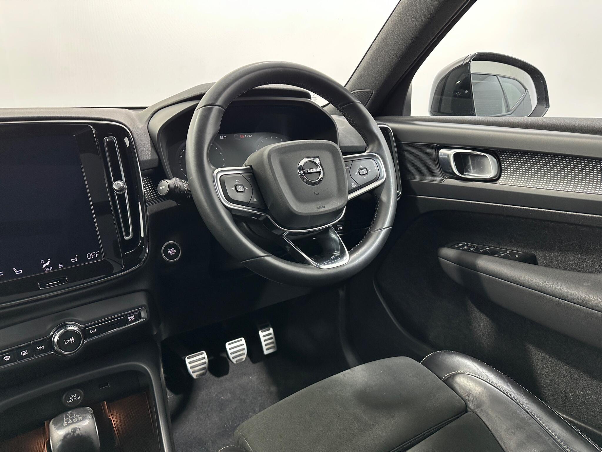 Volvo XC40 view 12