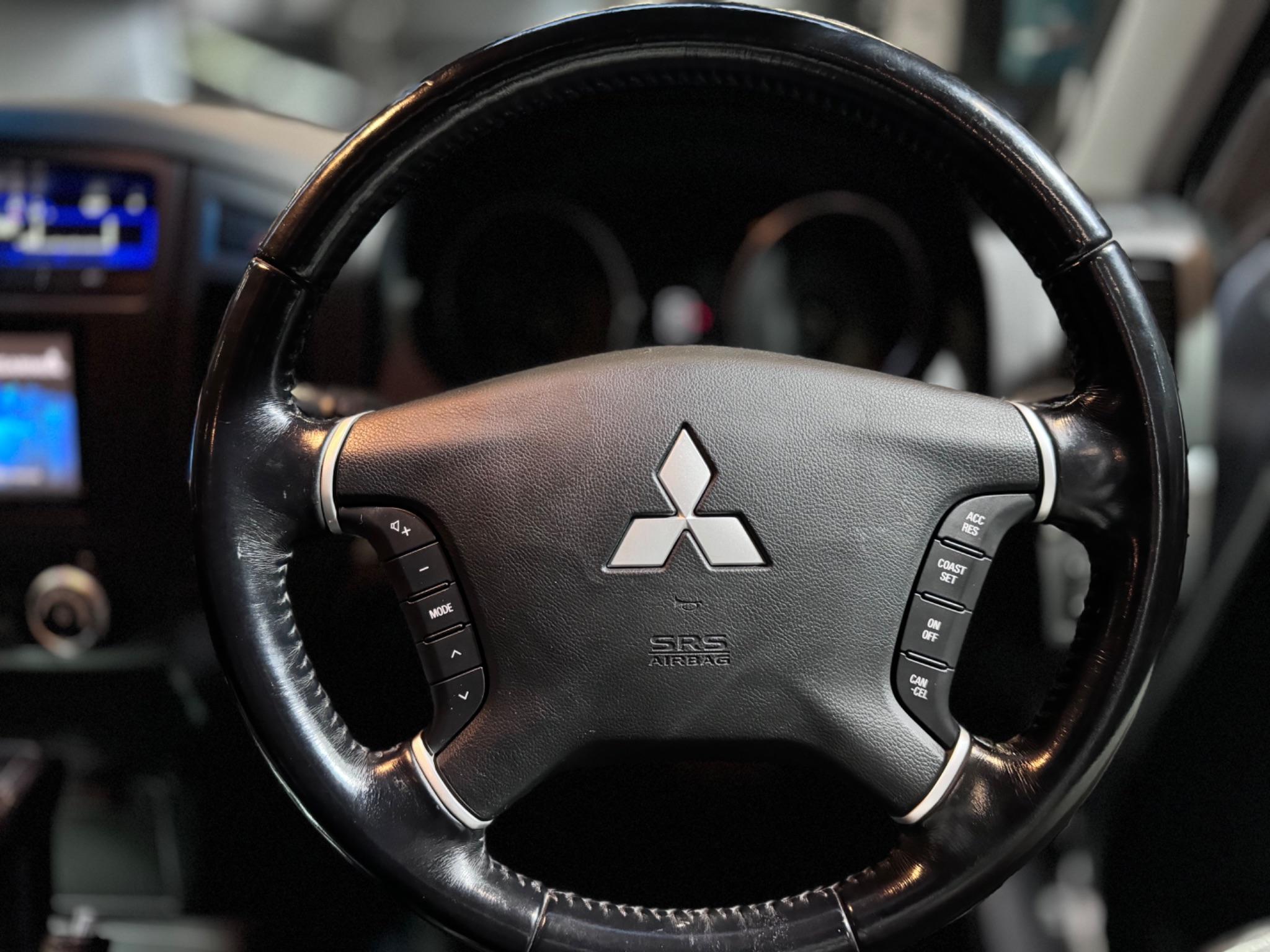 Mitsubishi Shogun view 25