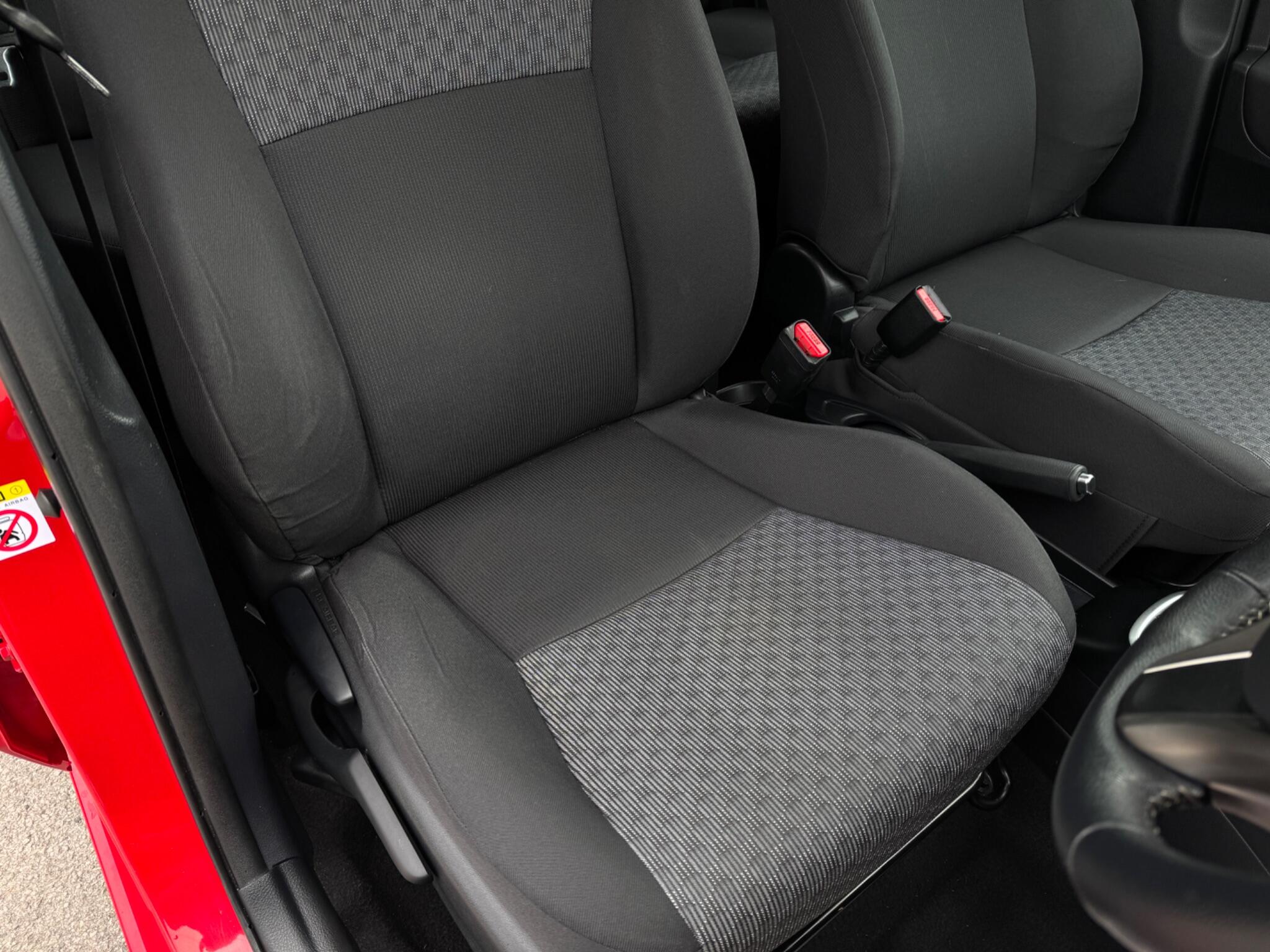 Toyota Yaris view 35