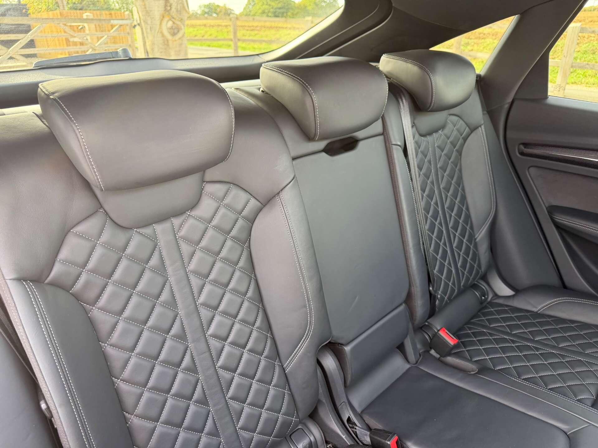 Audi SQ5 view 15