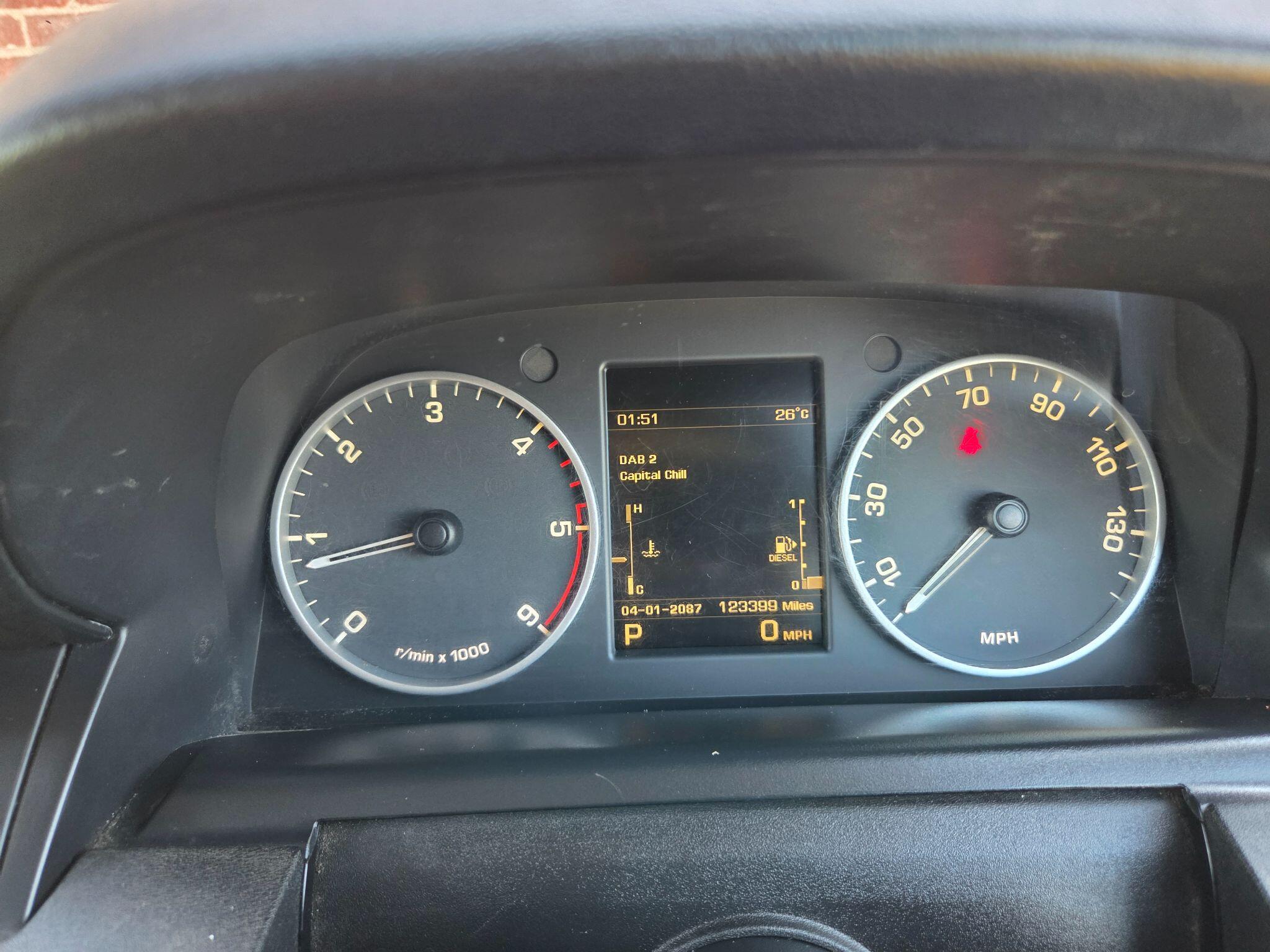 Land Rover Discovery 4 view 23