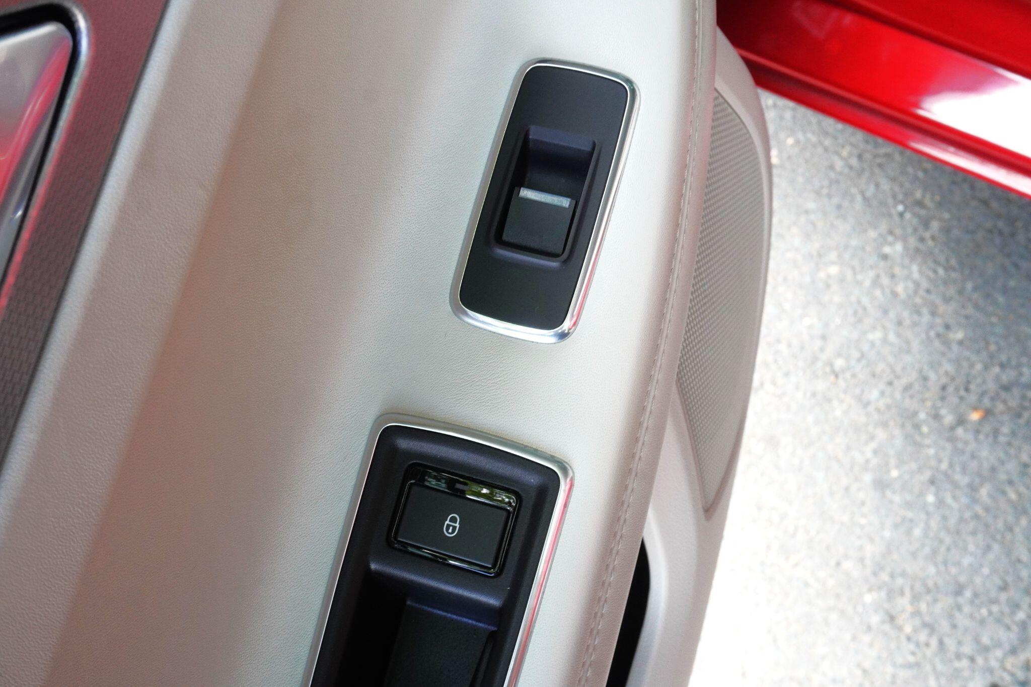 Jaguar XF view 60
