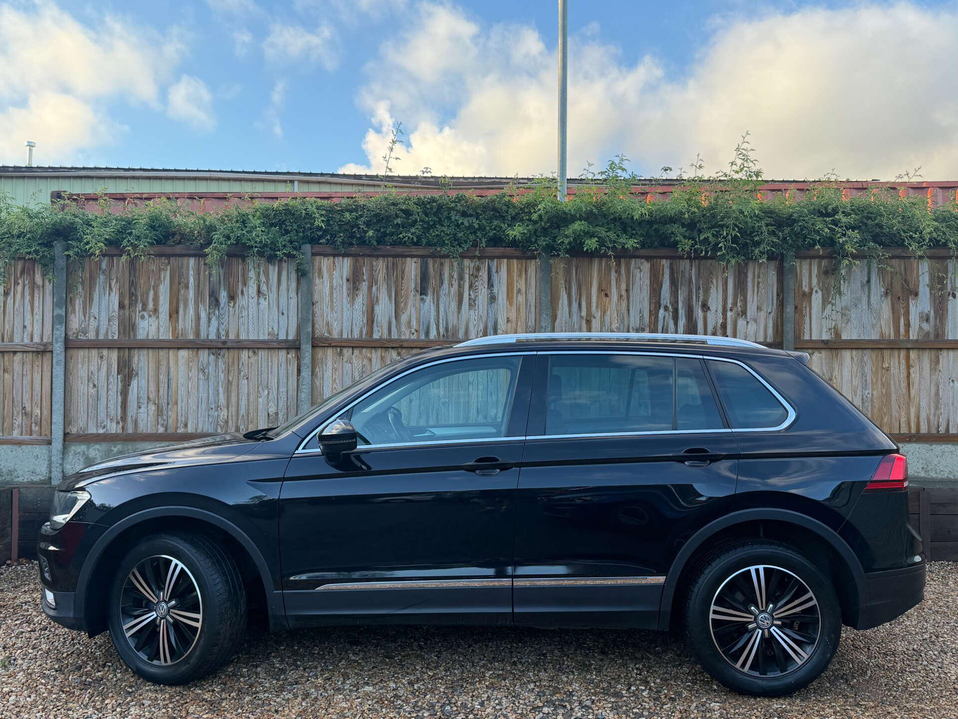 Volkswagen Tiguan view 6