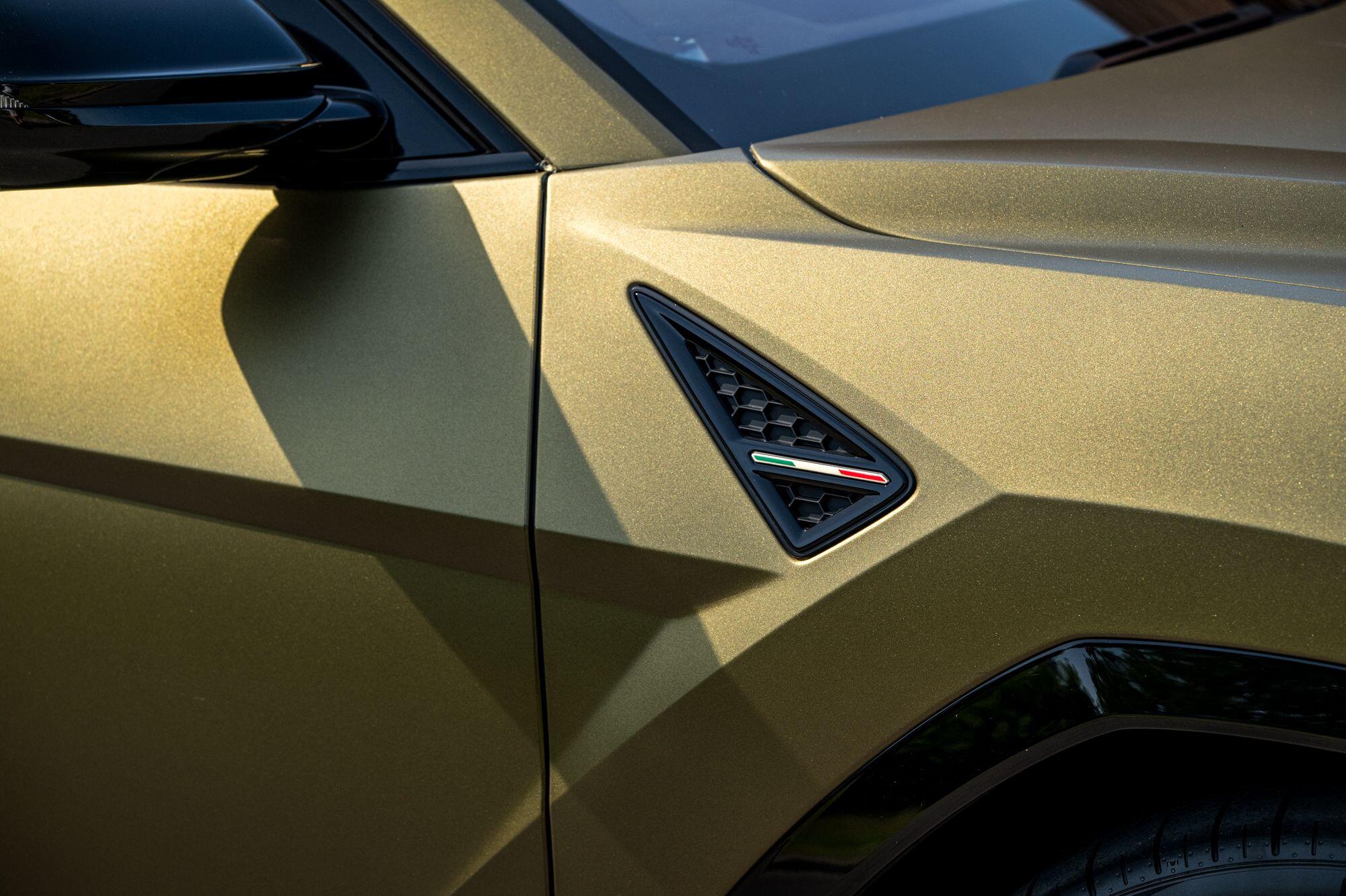 Lamborghini Urus view 24