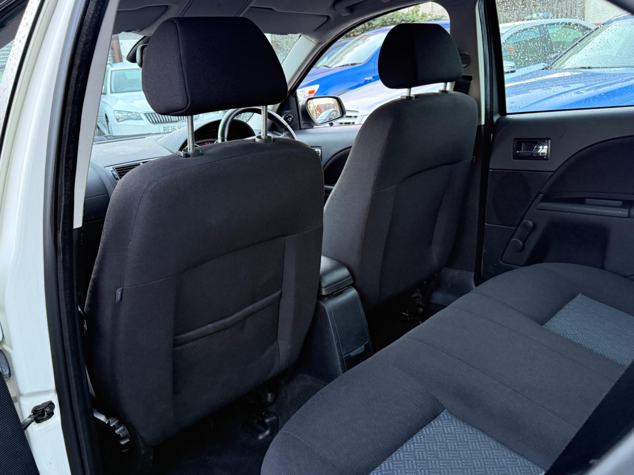 Ford Mondeo - Image 30