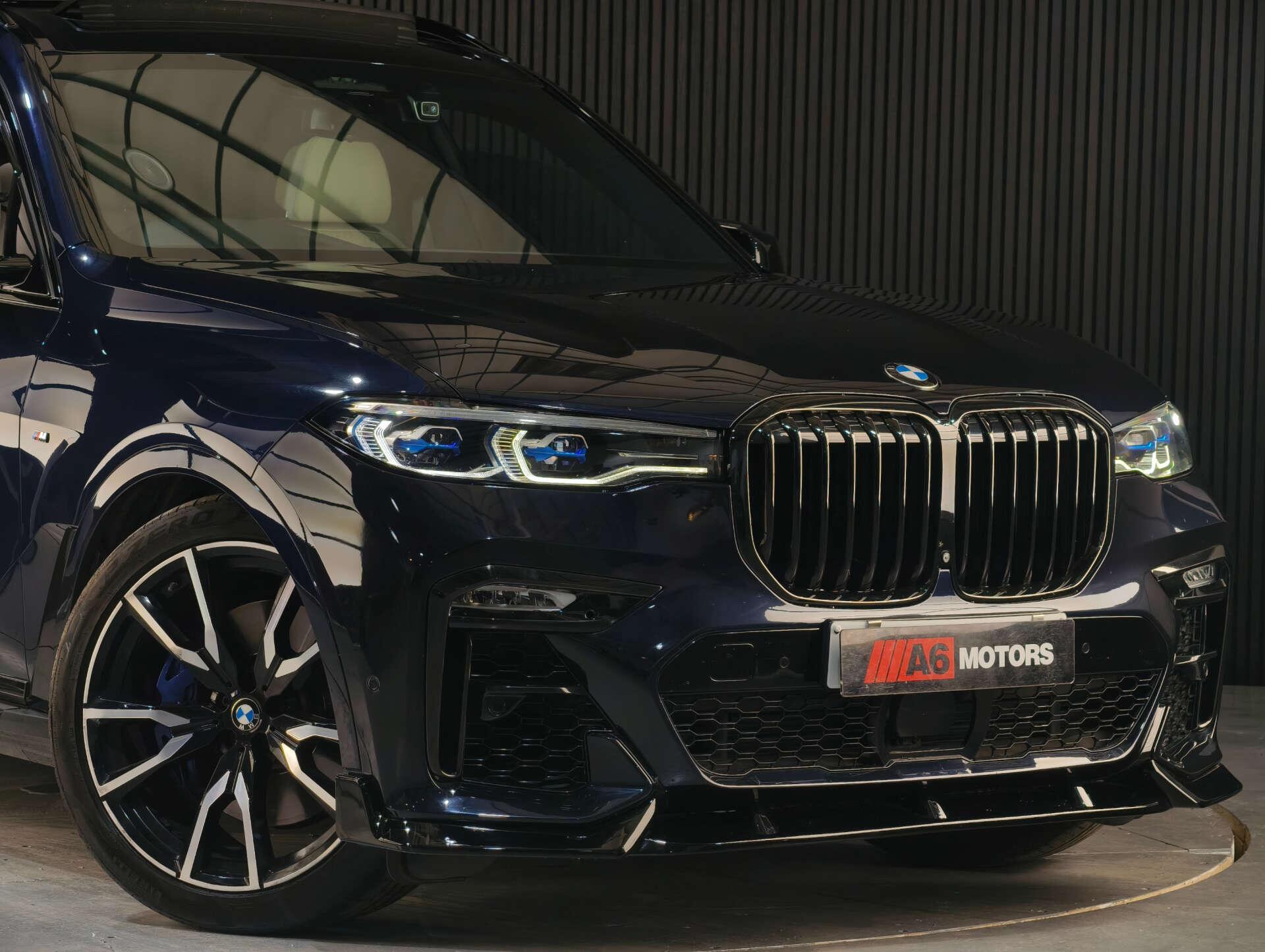 BMW X7 view 5