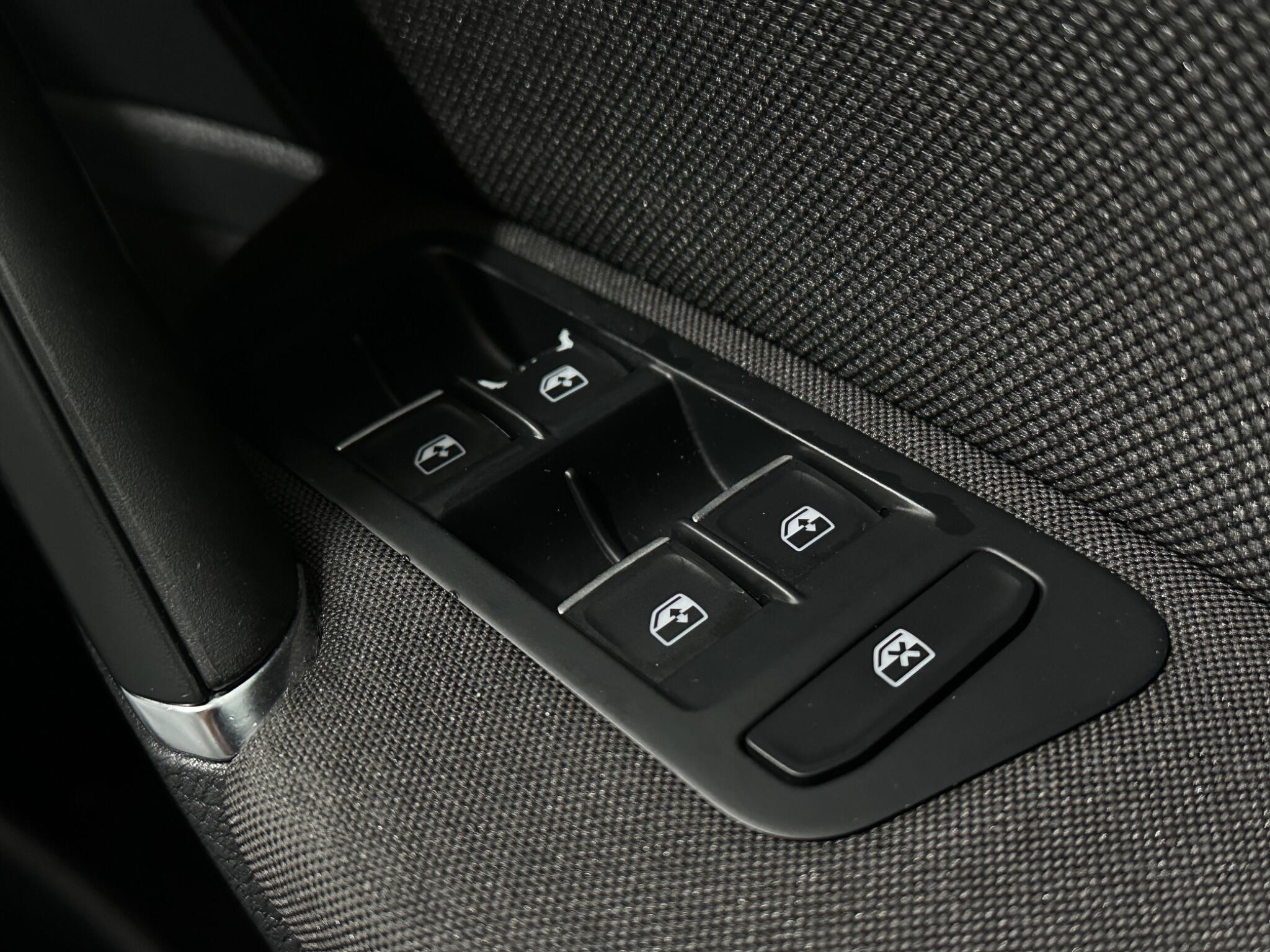 Volkswagen Golf view 19