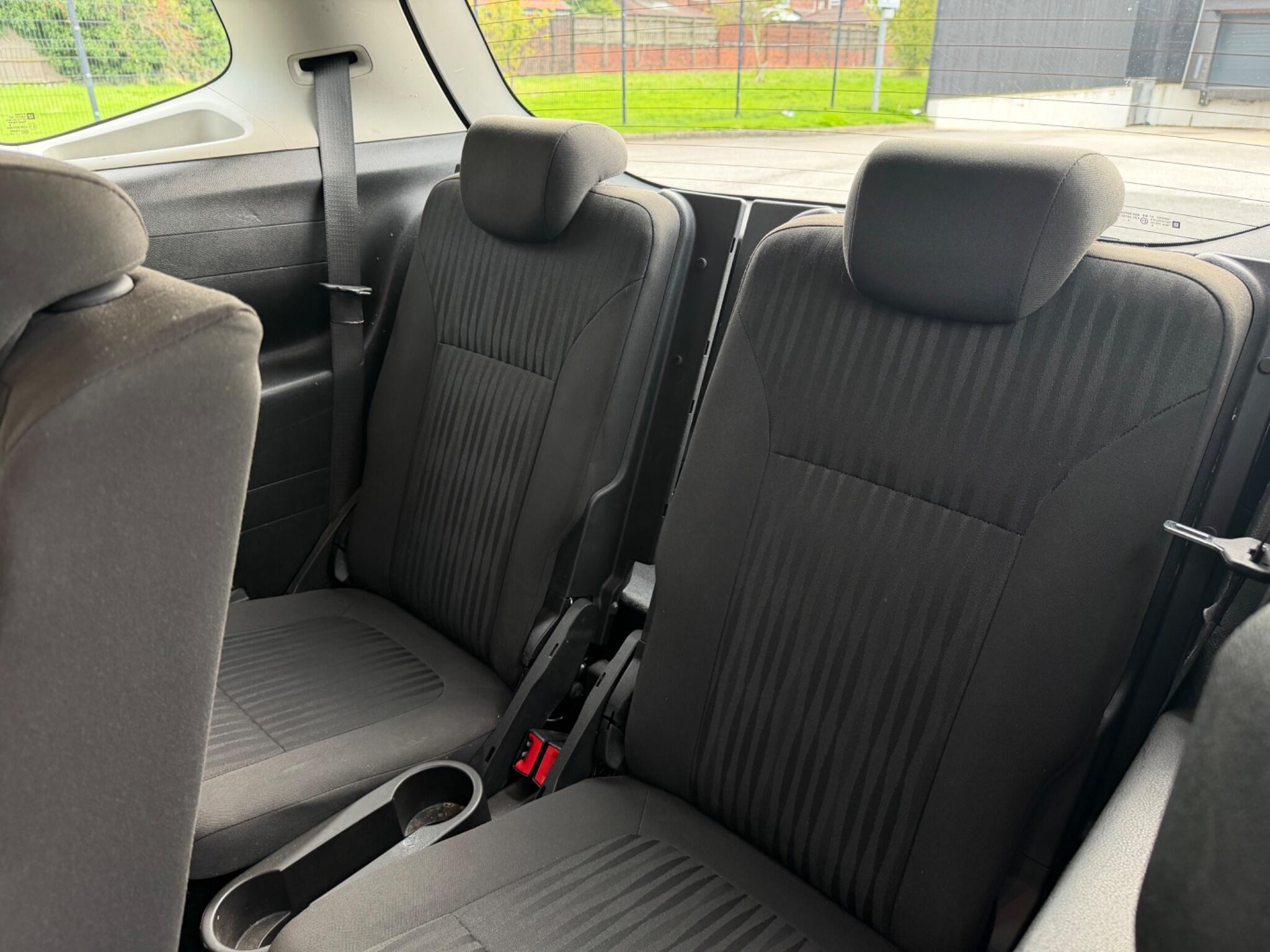 Vauxhall Zafira Tourer view 17