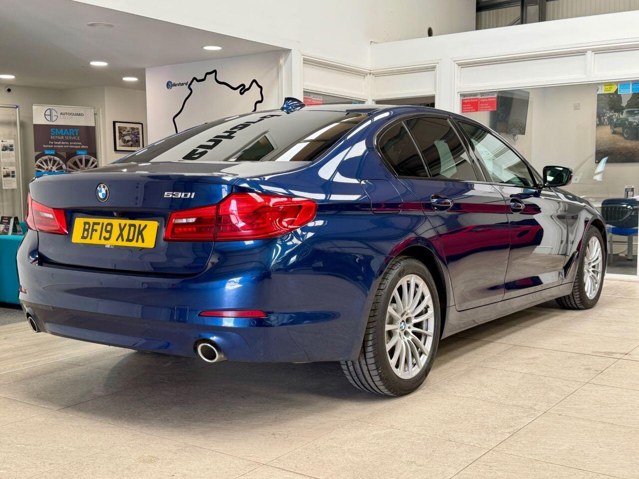 BMW 5 Series view 18