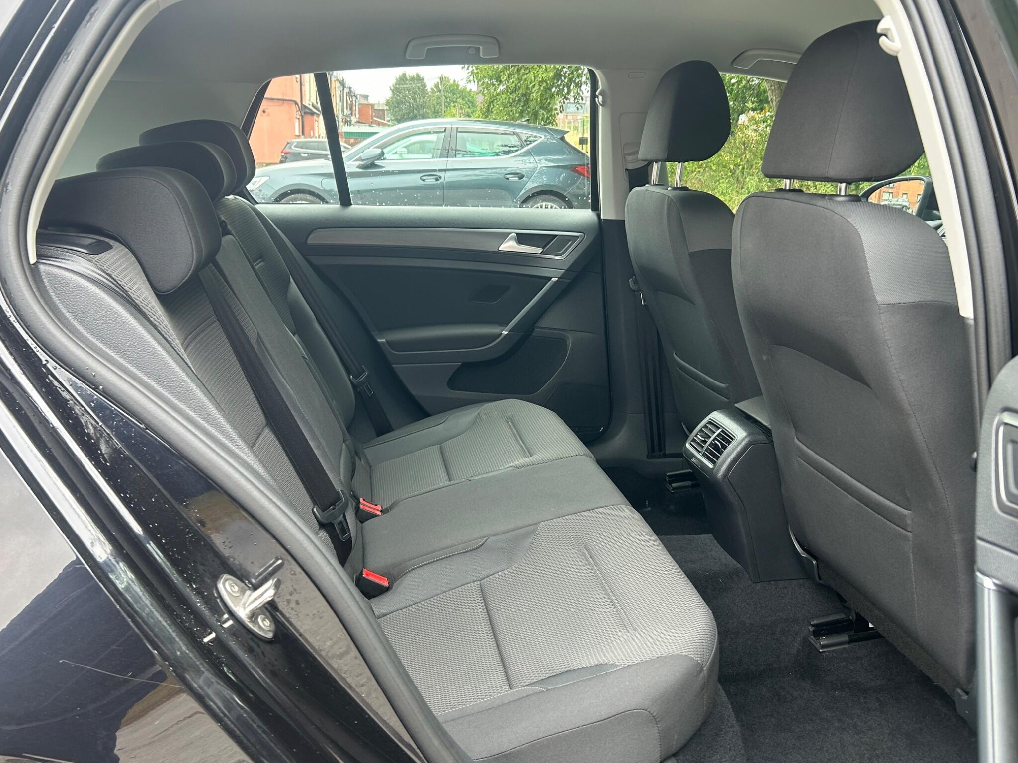Volkswagen Golf view 27
