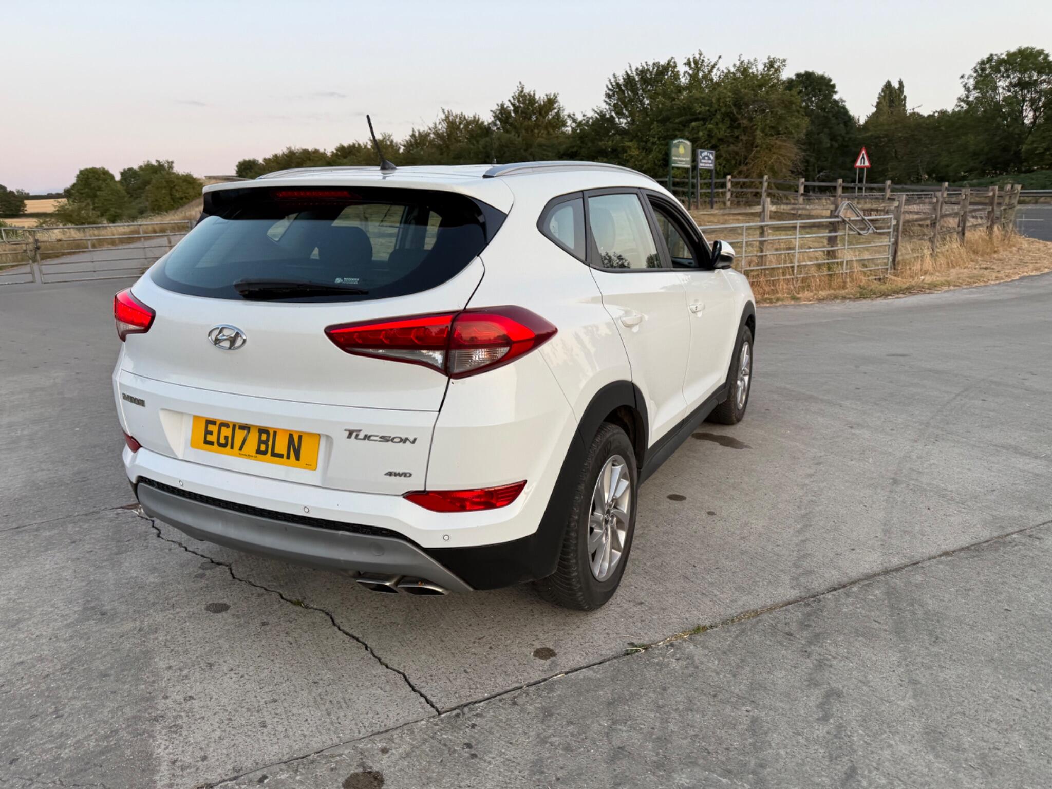 Hyundai TUCSON 2.0 CRDi Premium SE 4WD Euro 6 5dr — photo 31 of 102