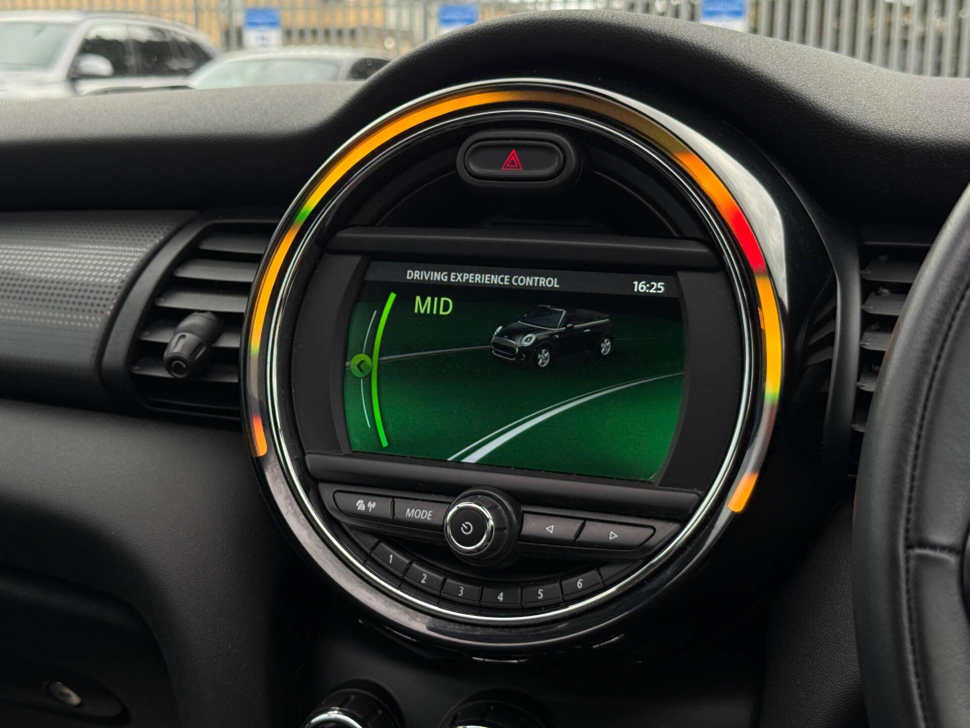 Mini Convertible view 62