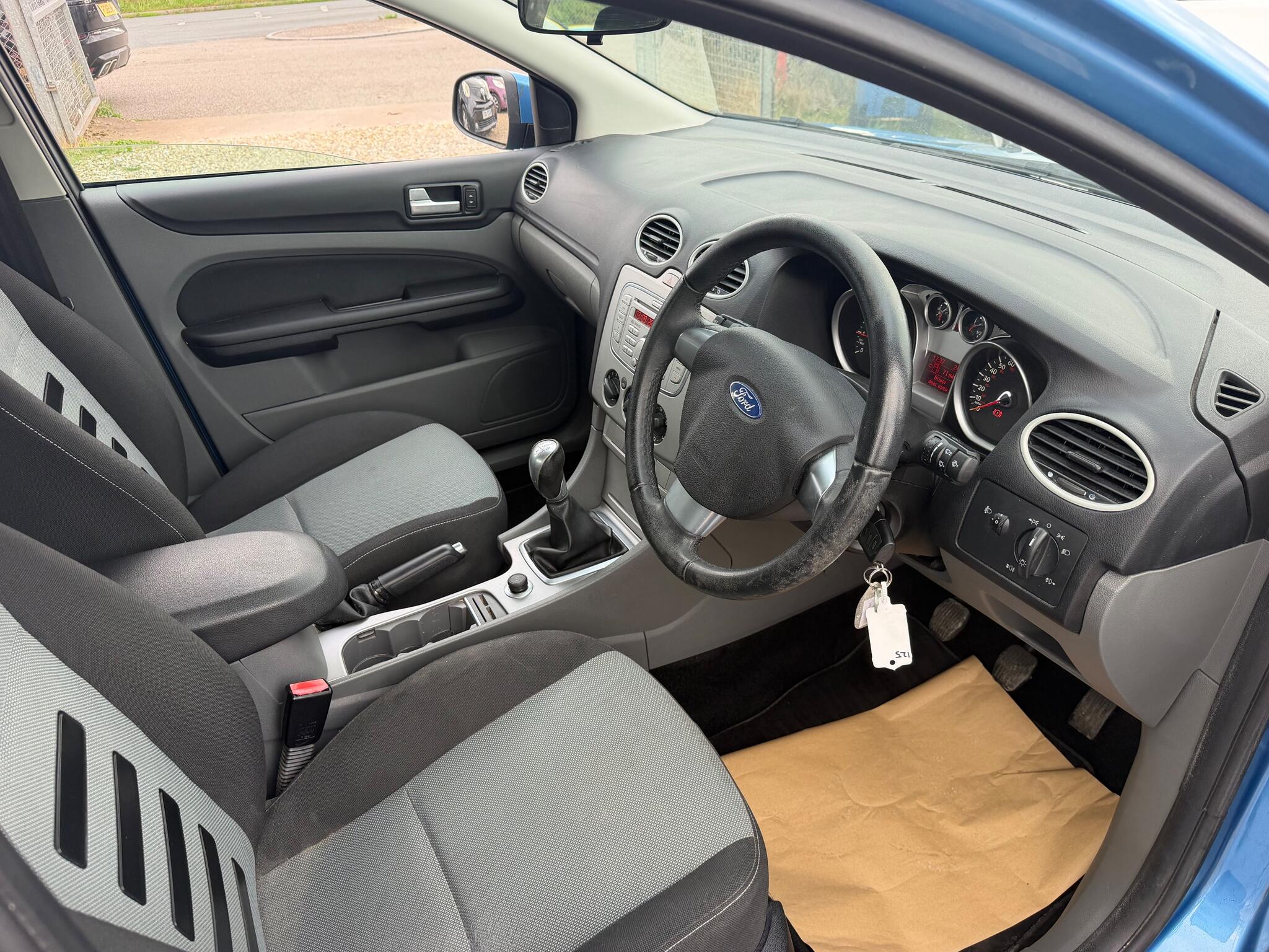Ford Focus view 3