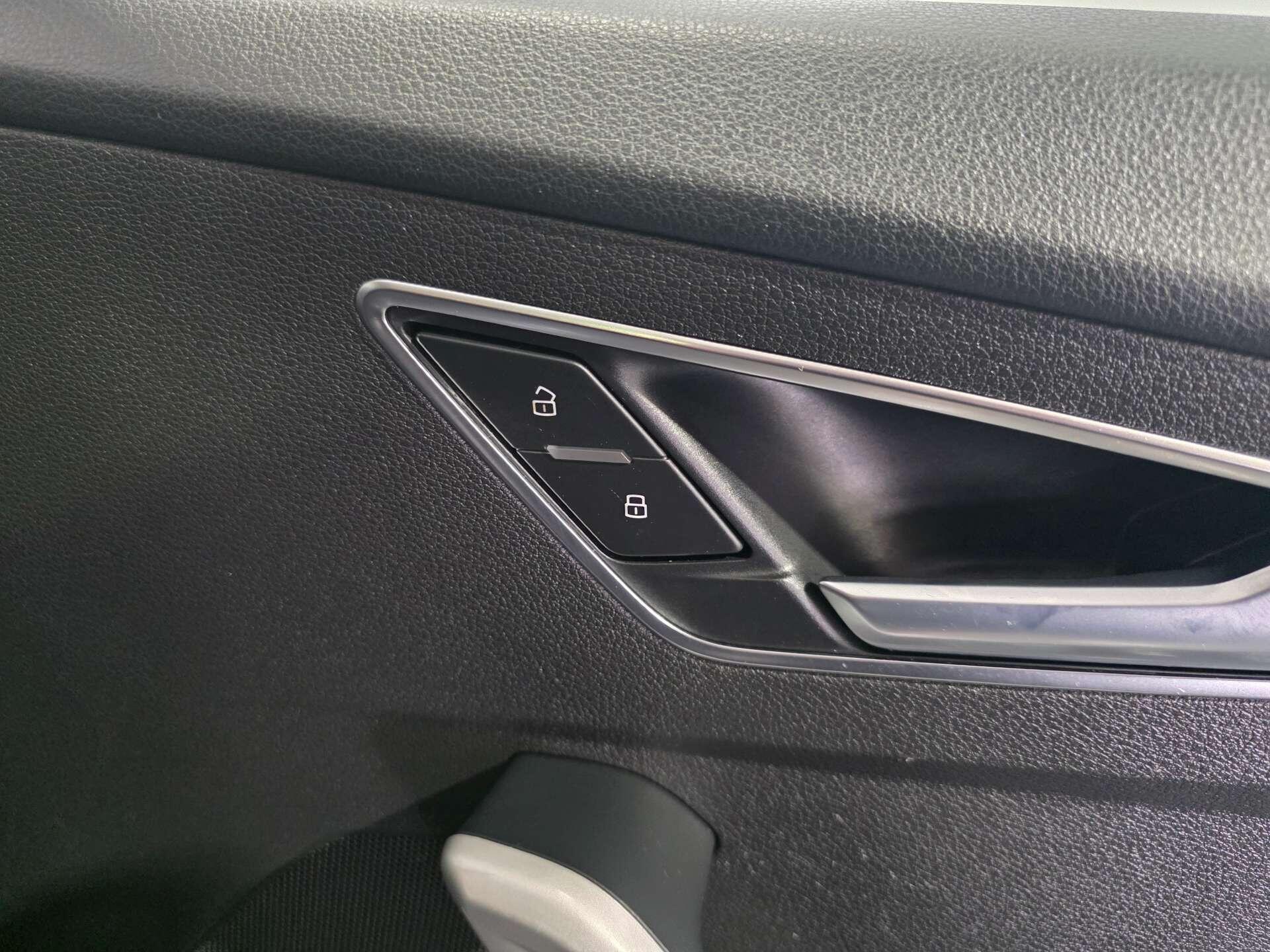 Audi Q2 view 14