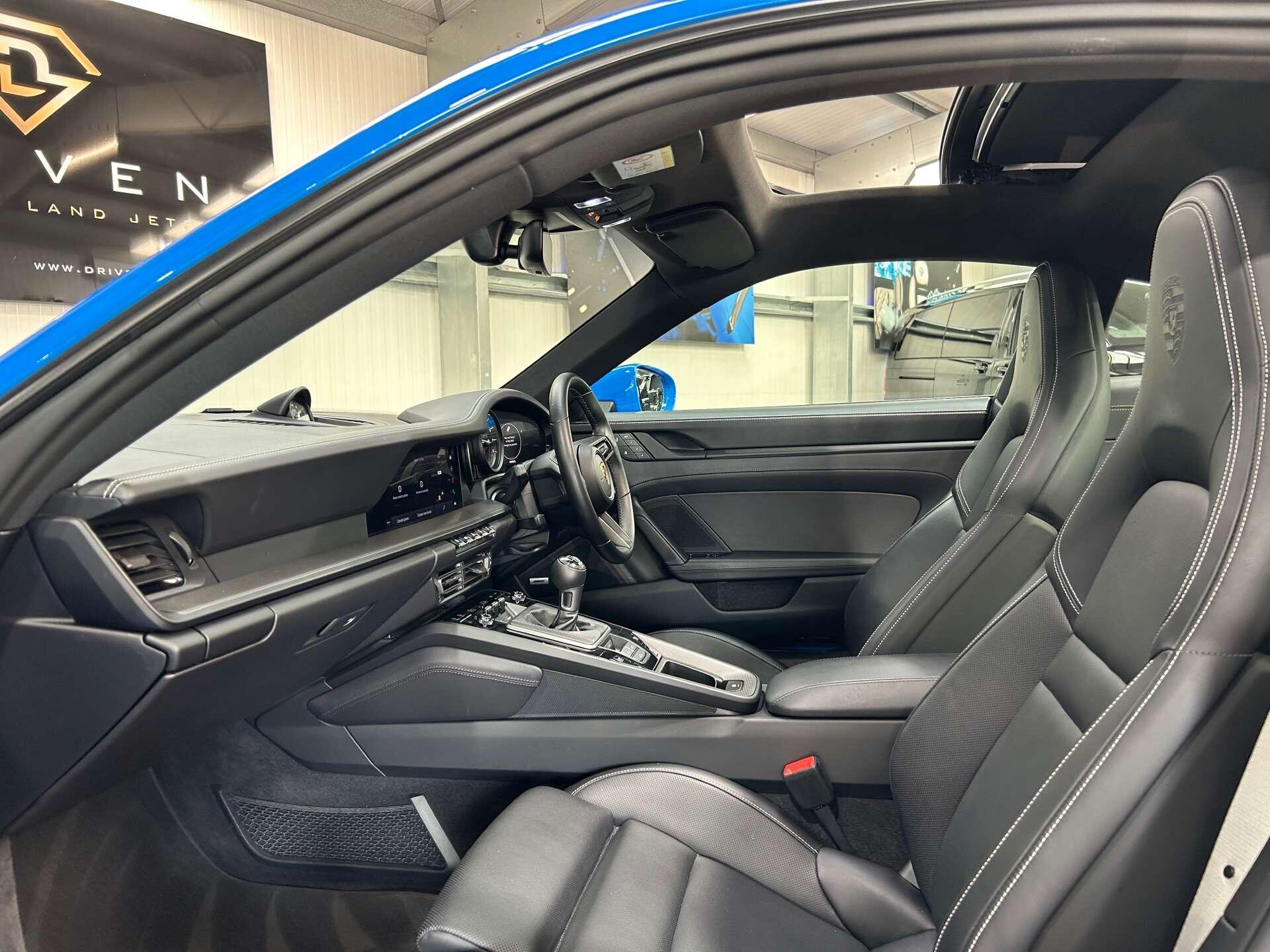 Porsche 911 view 45