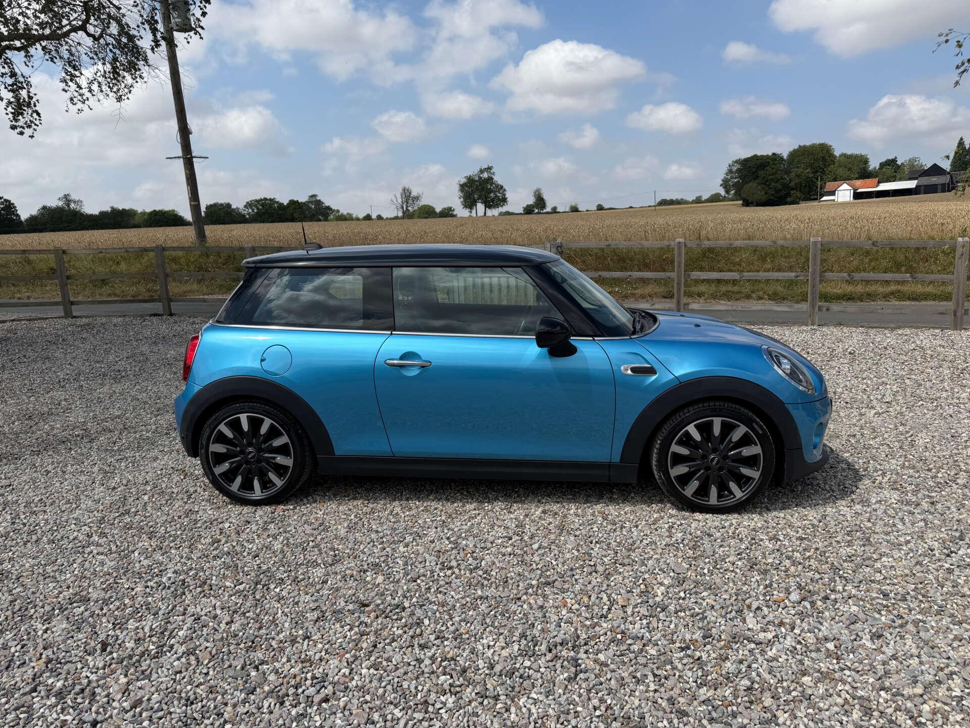 Mini Hatch view 5