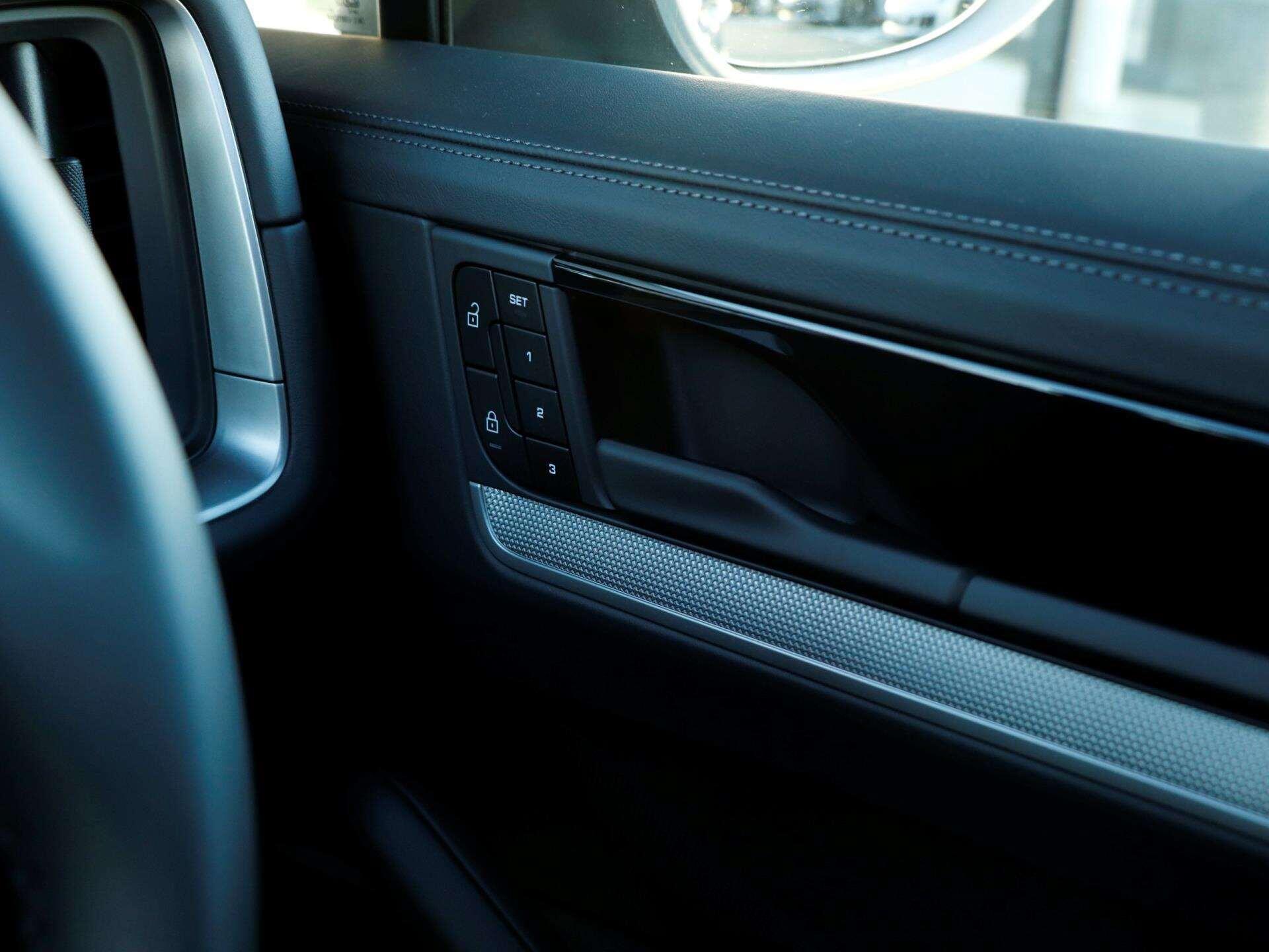 Porsche Cayenne view 21