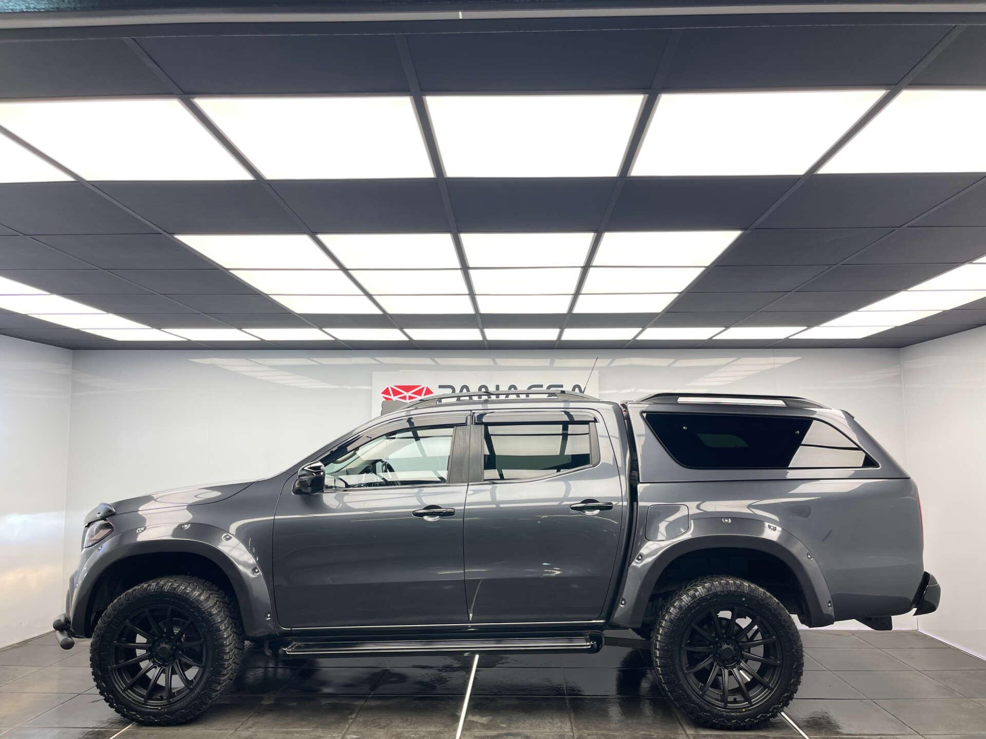 Mercedes-Benz X Class view 35