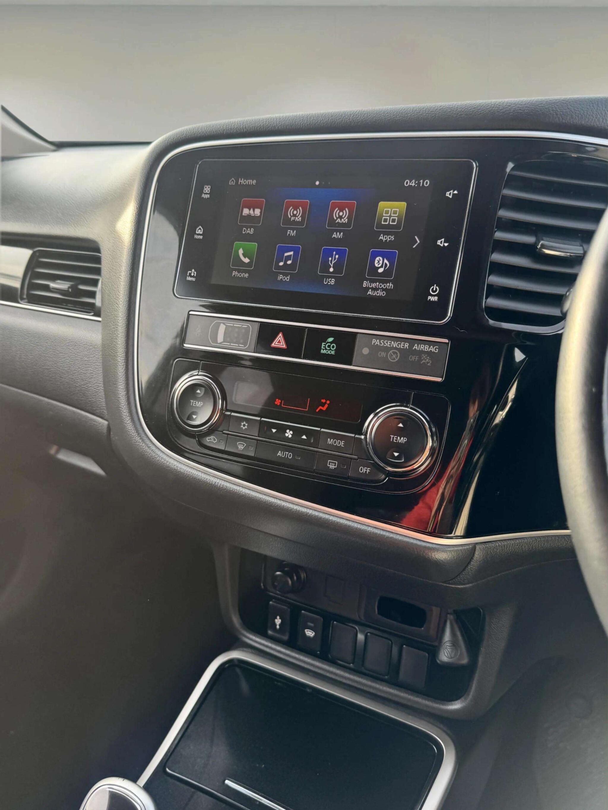 Mitsubishi Outlander view 70