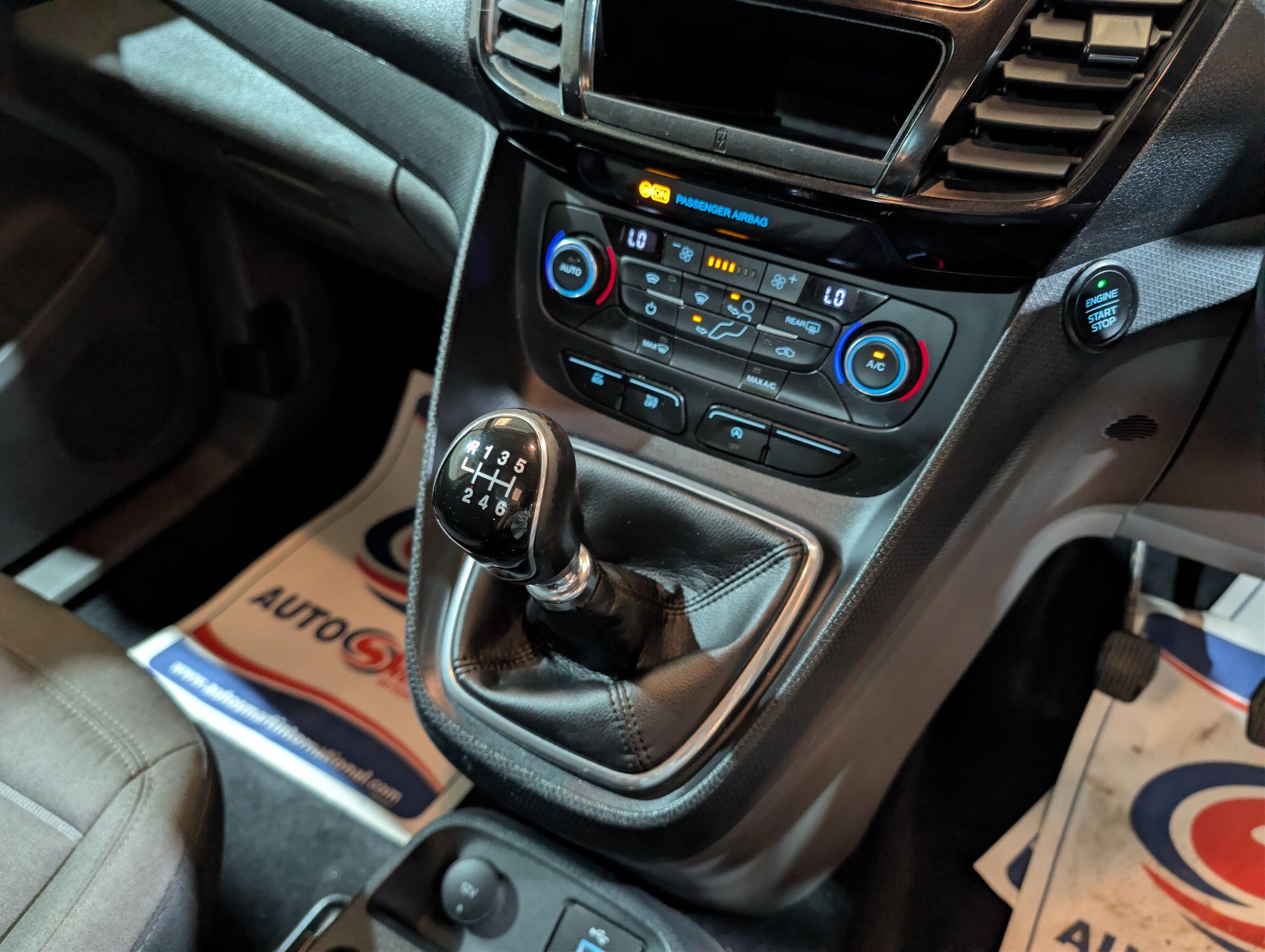 Ford Grand Tourneo Connect view 20