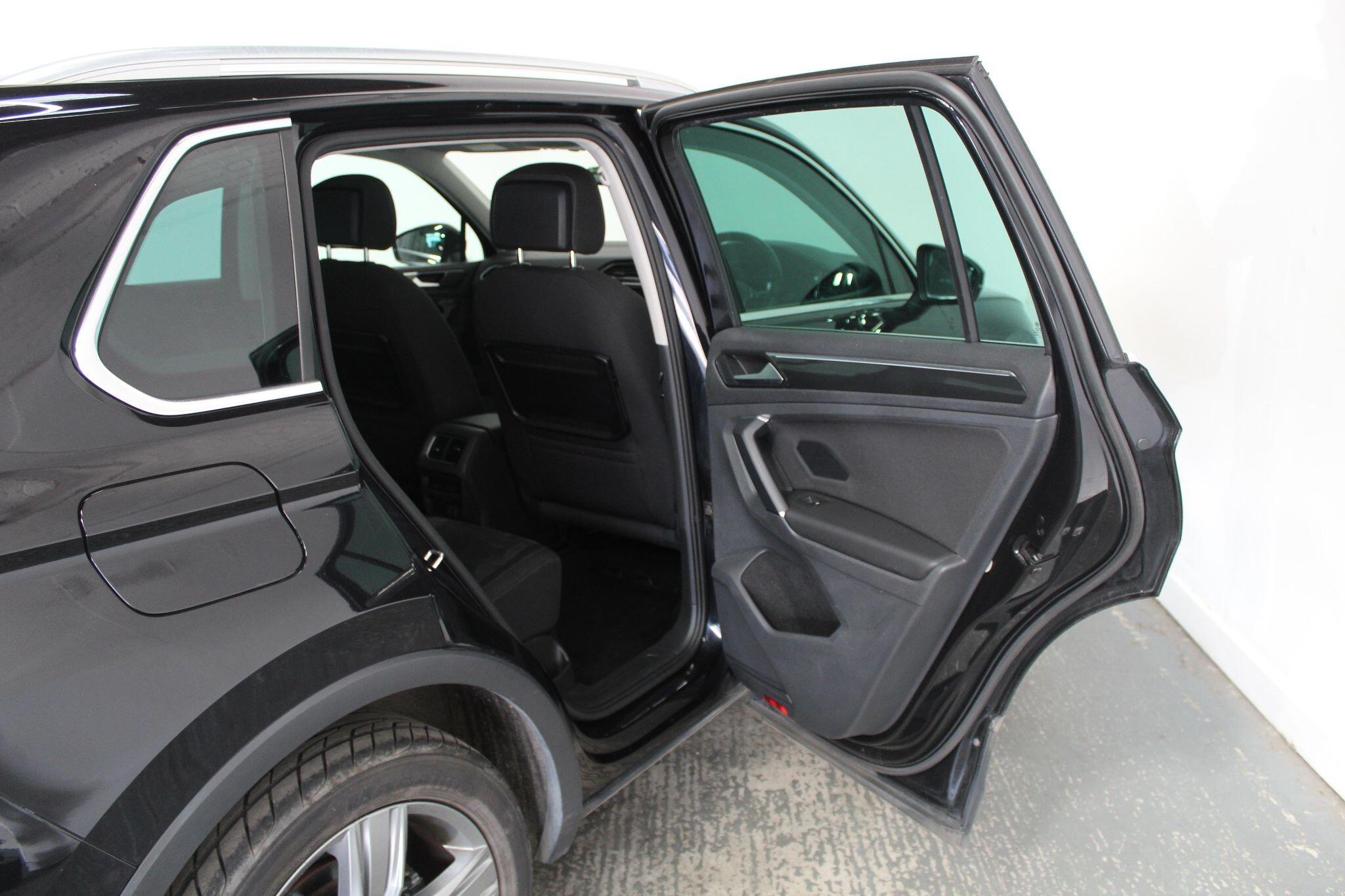 Volkswagen Tiguan view 29