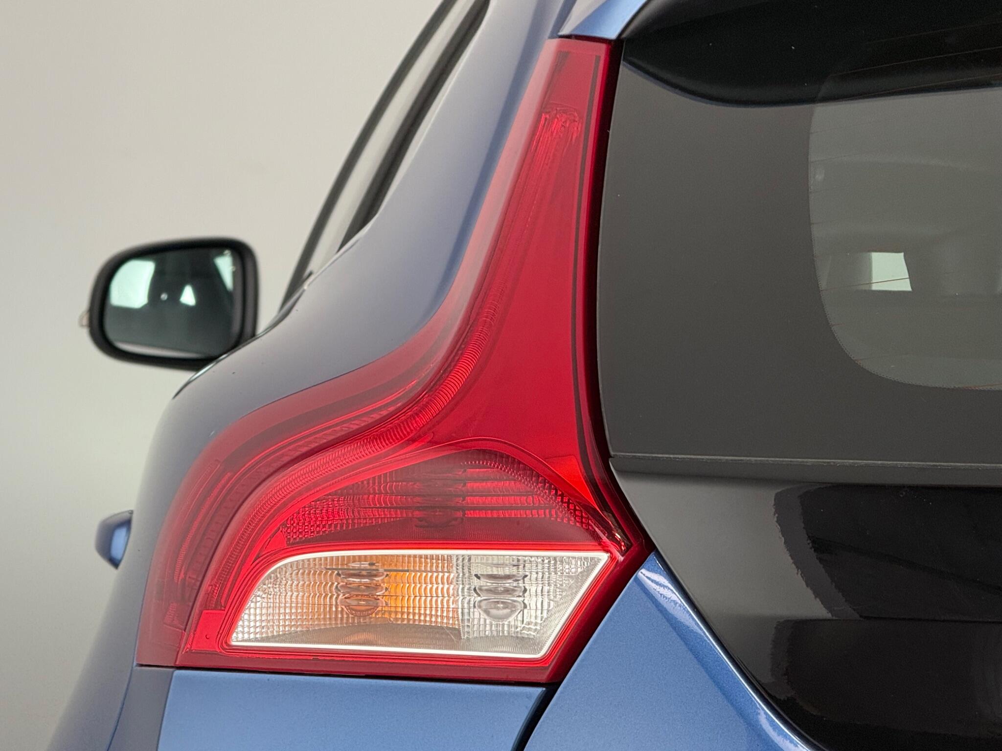 Volvo V40 view 9
