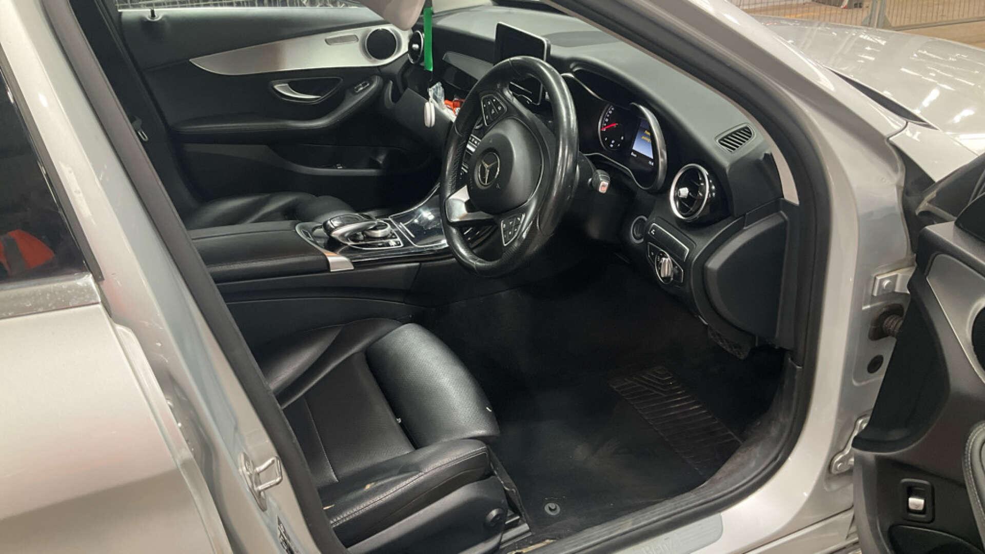 Mercedes-Benz C Class view 11