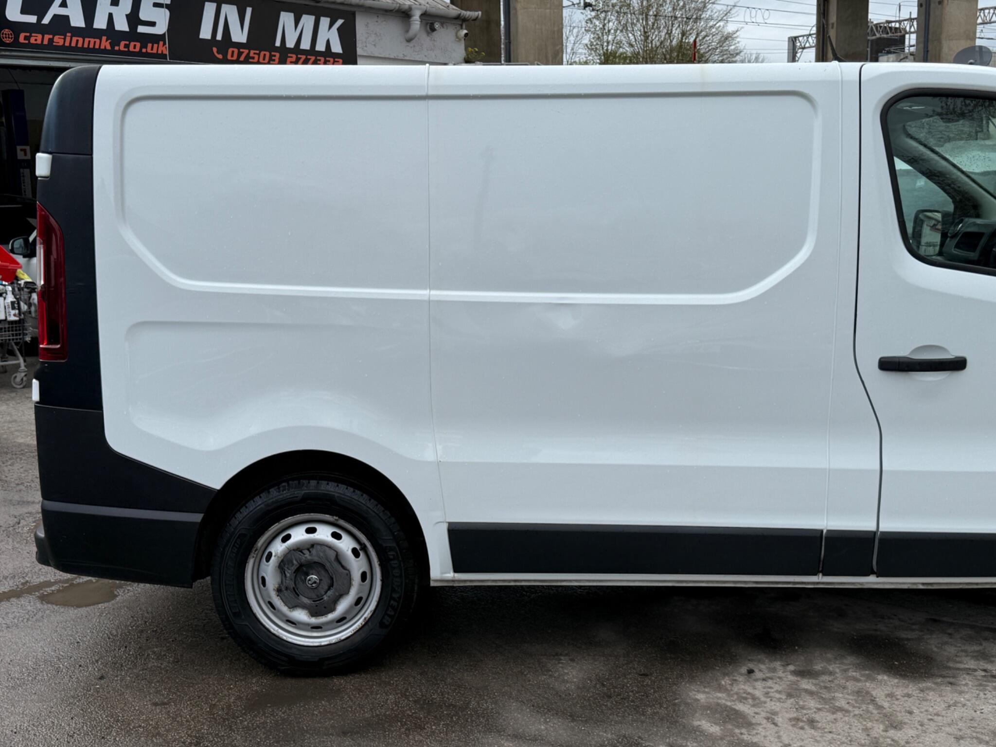 Vauxhall Vivaro - Image 22