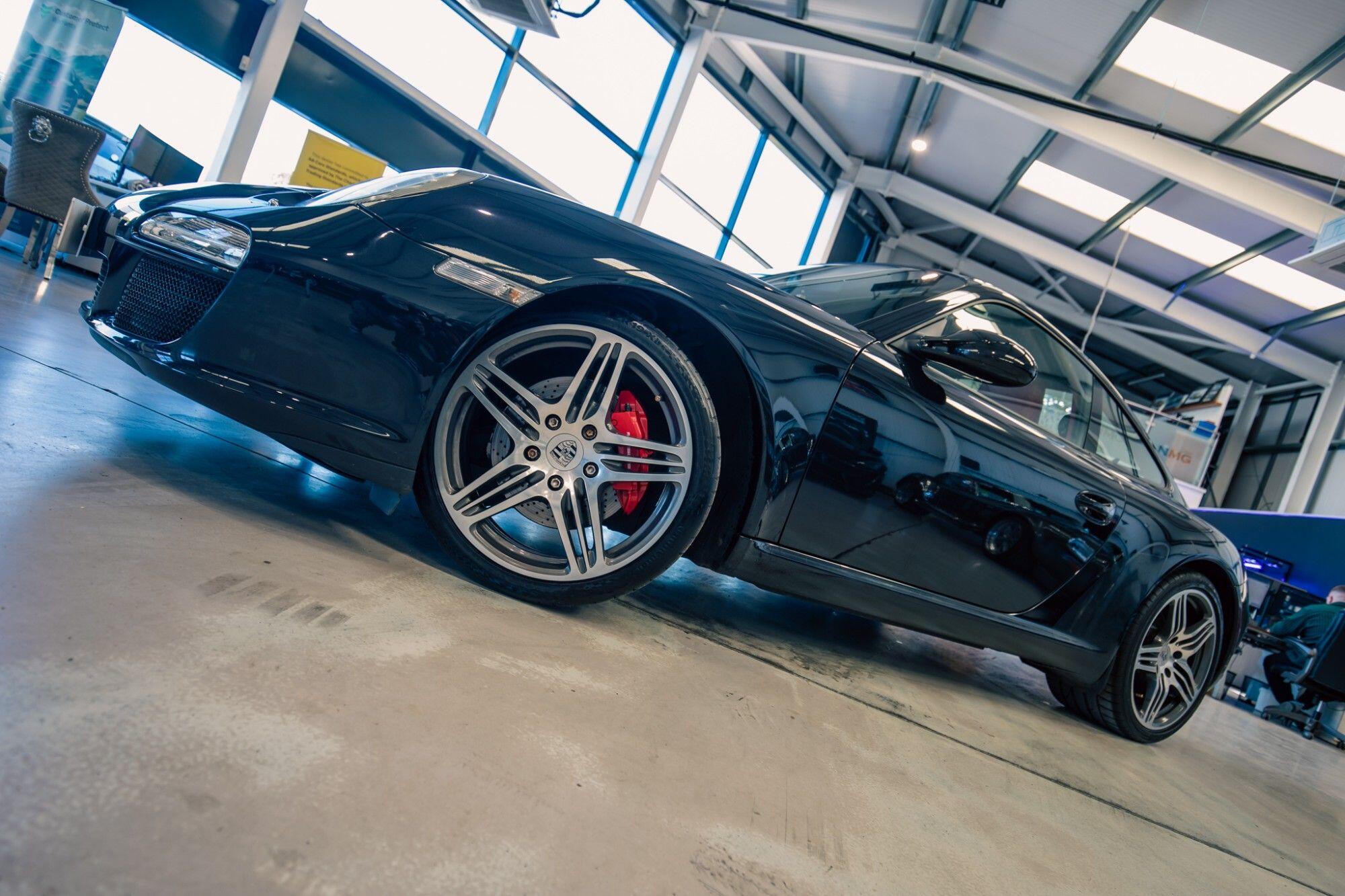 Porsche 911 view 12