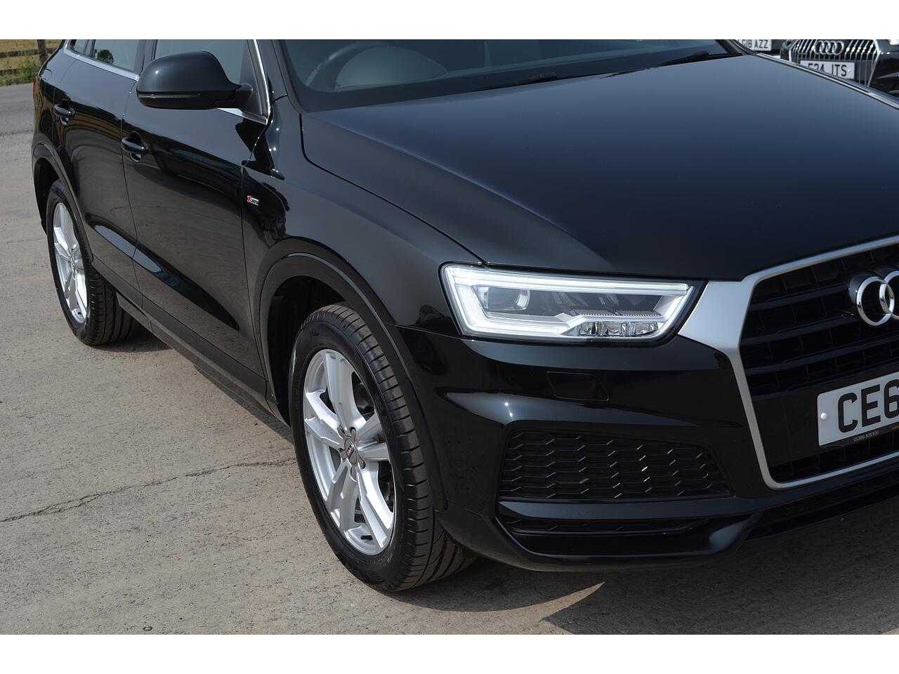 Audi Q3 view 44