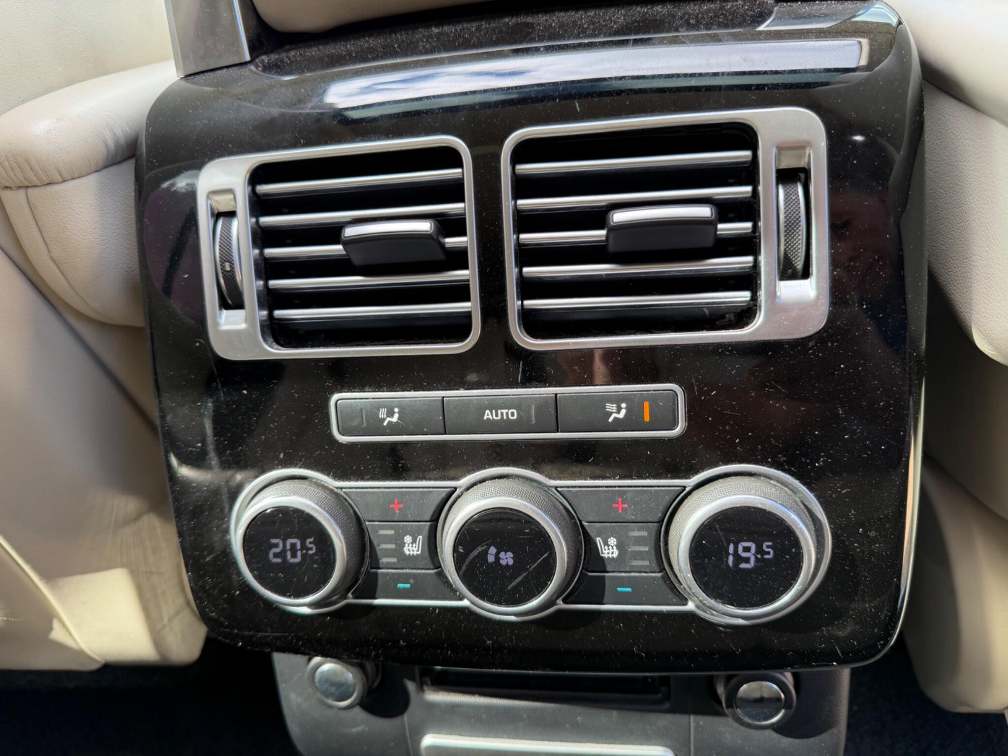 Land Rover Range Rover view 35