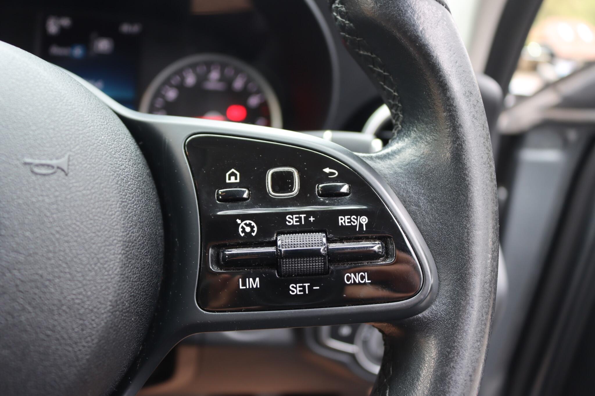 Mercedes-Benz C Class view 32