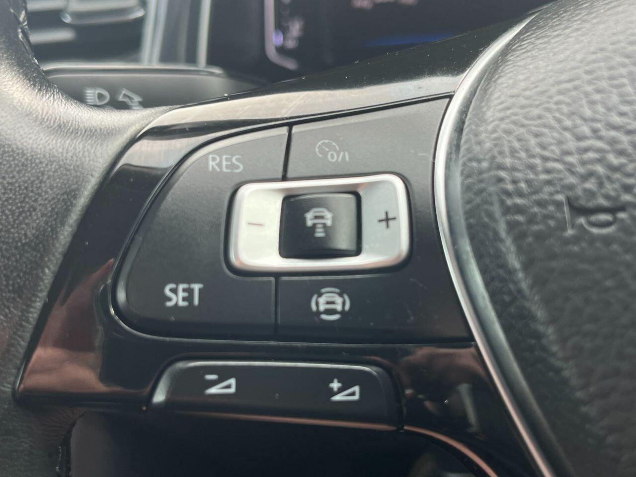 Volkswagen T-Roc view 24