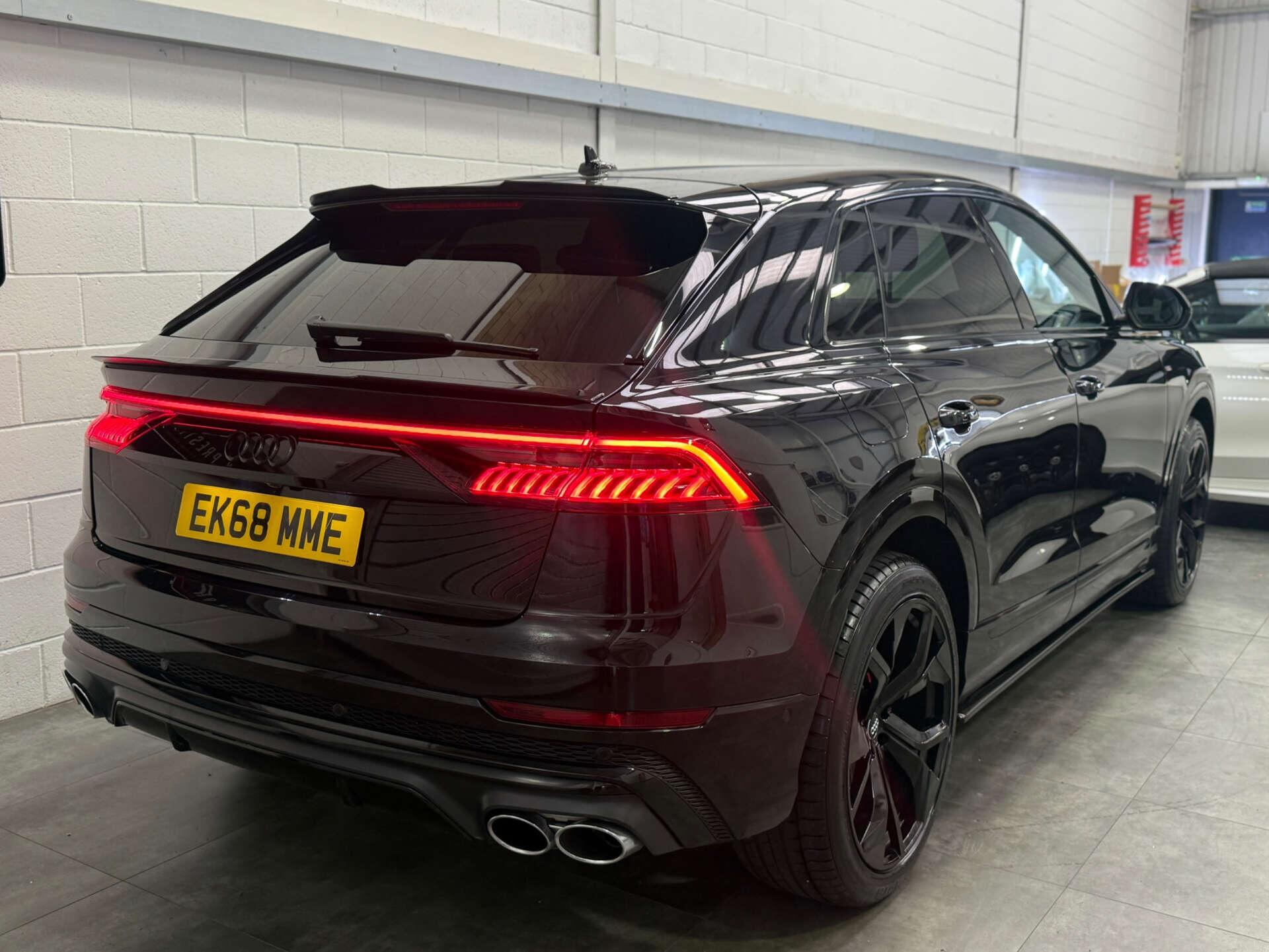 Audi Q8 view 6