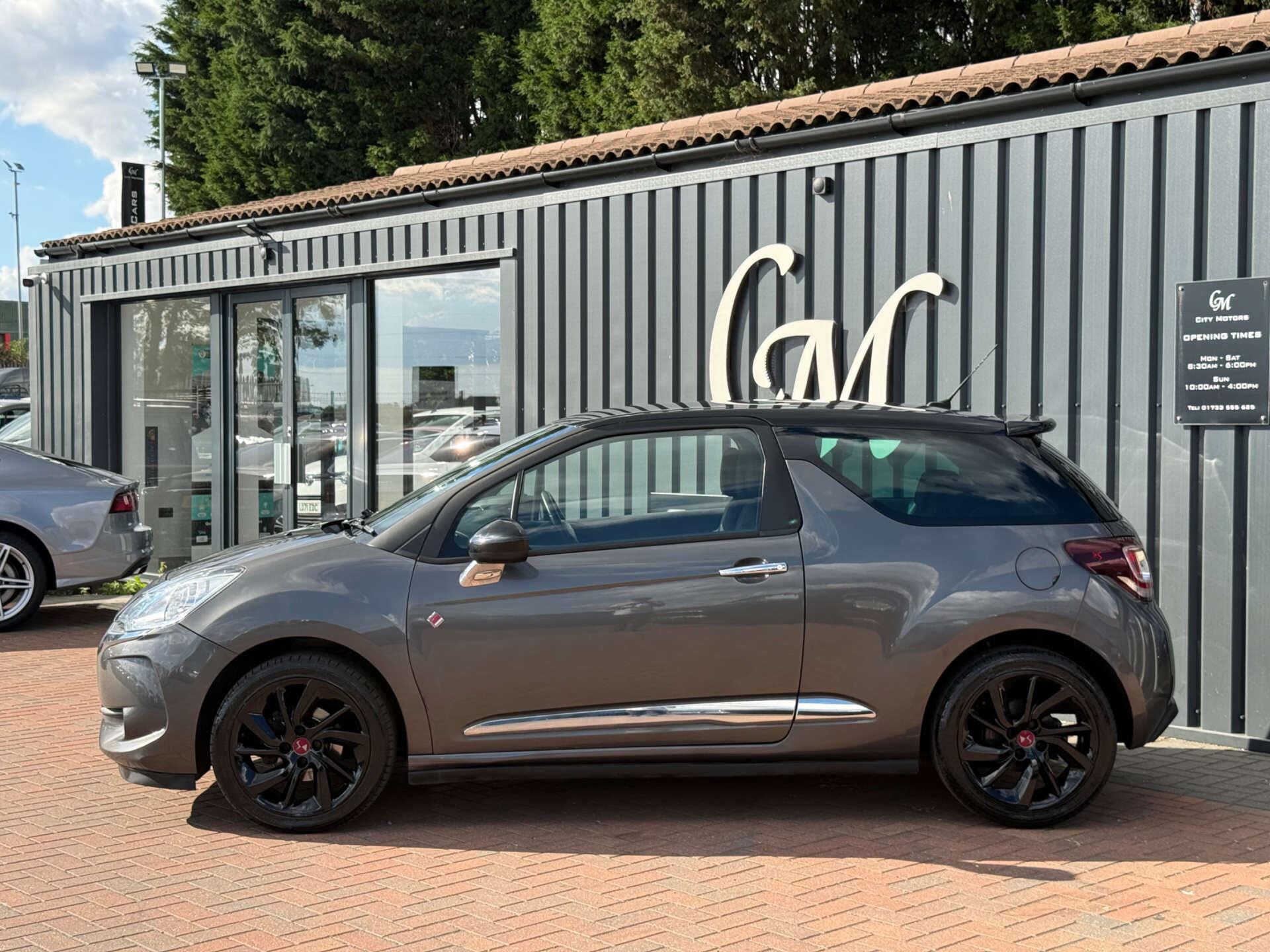 DS Automobiles DS 3 view 11
